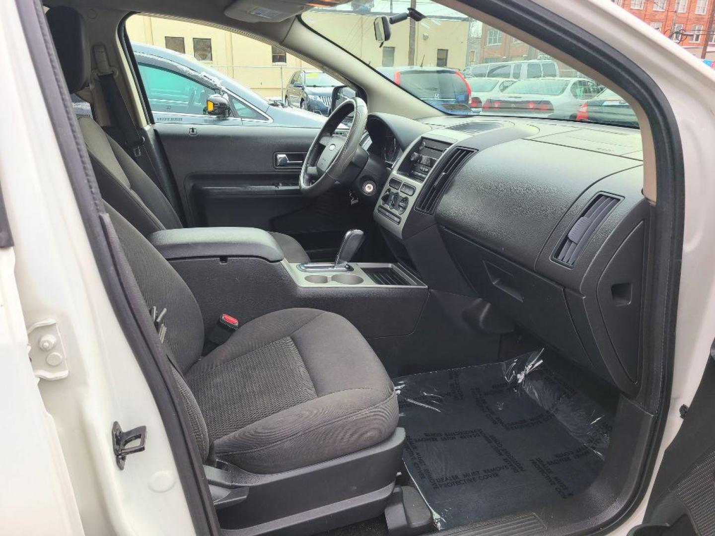 2010 WHITE FORD EDGE SE (2FMDK3GC5AB) with an 3.5L engine, Automatic transmission, located at 117 North Cameron Street, Harrisburg, PA, 17101, (717) 963-8962, 40.266762, -76.875259 - WE FINANCE!!! Good Credit/ Bad Credit/ No Credit - ALL Trade-Ins Welcomed!!! ***Guaranteed Credit Approval*** APPLY ONLINE or CALL us TODAY ;) Internet Prices and Marketplace Prices are SPECIAL discounted ***CASH DEALS*** Retail Prices are higher. Please call us to discuss your cash and finan - Photo#8