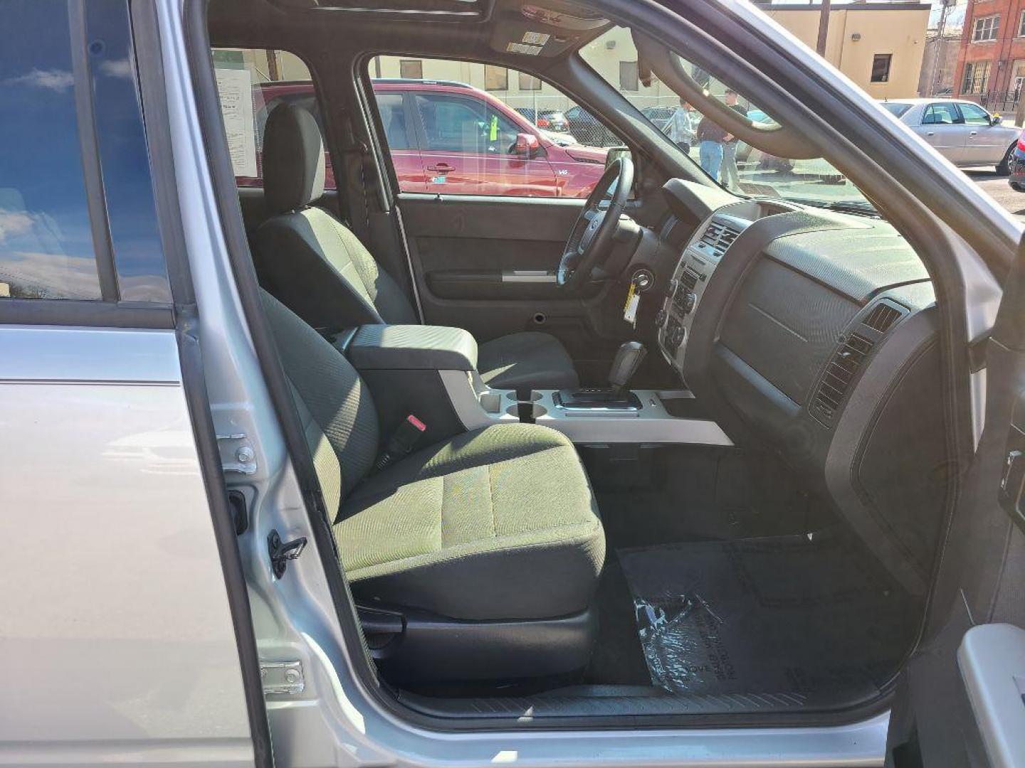 2010 SILVER FORD ESCAPE XLT (1FMCU9DG6AK) with an 3.0L engine, Automatic transmission, located at 117 North Cameron Street, Harrisburg, PA, 17101, (717) 963-8962, 40.266762, -76.875259 - WE FINANCE!!! Good Credit/ Bad Credit/ No Credit - ALL Trade-Ins Welcomed!!! ***Guaranteed Credit Approval*** APPLY ONLINE or CALL us TODAY ;) Internet Prices and Marketplace Prices are SPECIAL discounted ***CASH DEALS*** Retail Prices are higher. Please call us to discuss your cash and finan - Photo#12