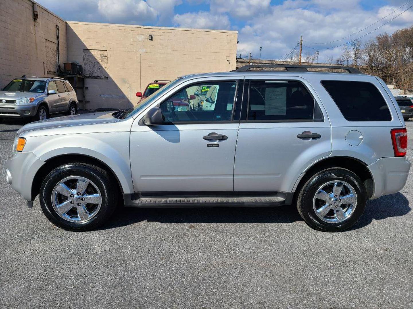 2010 SILVER FORD ESCAPE XLT (1FMCU9DG6AK) with an 3.0L engine, Automatic transmission, located at 117 North Cameron Street, Harrisburg, PA, 17101, (717) 963-8962, 40.266762, -76.875259 - WE FINANCE!!! Good Credit/ Bad Credit/ No Credit - ALL Trade-Ins Welcomed!!! ***Guaranteed Credit Approval*** APPLY ONLINE or CALL us TODAY ;) Internet Prices and Marketplace Prices are SPECIAL discounted ***CASH DEALS*** Retail Prices are higher. Please call us to discuss your cash and finan - Photo#1