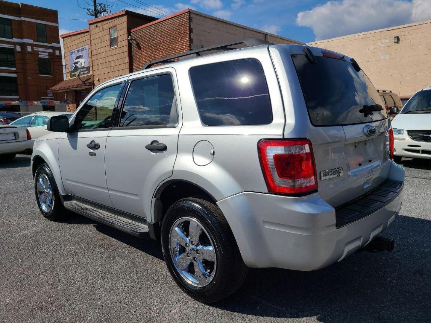 2010 SILVER FORD ESCAPE XLT (1FMCU9DG6AK) with an 3.0L engine, Automatic transmission, located at 117 North Cameron Street, Harrisburg, PA, 17101, (717) 963-8962, 40.266762, -76.875259 - WE FINANCE!!! Good Credit/ Bad Credit/ No Credit - ALL Trade-Ins Welcomed!!! ***Guaranteed Credit Approval*** APPLY ONLINE or CALL us TODAY ;) Internet Prices and Marketplace Prices are SPECIAL discounted ***CASH DEALS*** Retail Prices are higher. Please call us to discuss your cash and finan - Photo#2