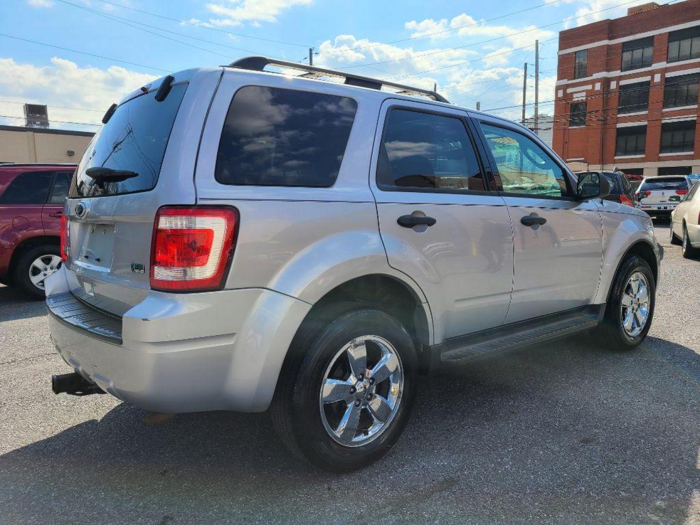 2010 SILVER FORD ESCAPE XLT (1FMCU9DG6AK) with an 3.0L engine, Automatic transmission, located at 117 North Cameron Street, Harrisburg, PA, 17101, (717) 963-8962, 40.266762, -76.875259 - WE FINANCE!!! Good Credit/ Bad Credit/ No Credit - ALL Trade-Ins Welcomed!!! ***Guaranteed Credit Approval*** APPLY ONLINE or CALL us TODAY ;) Internet Prices and Marketplace Prices are SPECIAL discounted ***CASH DEALS*** Retail Prices are higher. Please call us to discuss your cash and finan - Photo#4