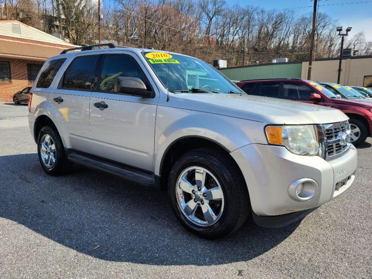 2010 SILVER FORD ESCAPE XLT (1FMCU9DG6AK) with an 3.0L engine, Automatic transmission, located at 117 North Cameron Street, Harrisburg, PA, 17101, (717) 963-8962, 40.266762, -76.875259 - WE FINANCE!!! Good Credit/ Bad Credit/ No Credit - ALL Trade-Ins Welcomed!!! ***Guaranteed Credit Approval*** APPLY ONLINE or CALL us TODAY ;) Internet Prices and Marketplace Prices are SPECIAL discounted ***CASH DEALS*** Retail Prices are higher. Please call us to discuss your cash and finan - Photo#6