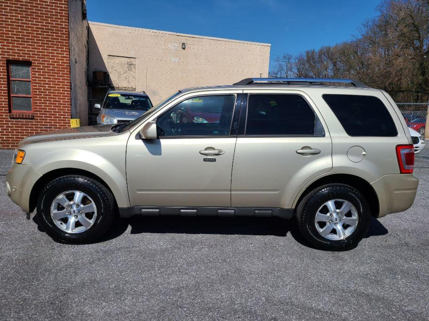 2010 GOLD FORD ESCAPE LIMITED (1FMCU9EG5AK) with an 3.0L engine, Automatic transmission, located at 117 North Cameron Street, Harrisburg, PA, 17101, (717) 963-8962, 40.266762, -76.875259 - WE FINANCE!!! Good Credit/ Bad Credit/ No Credit - ALL Trade-Ins Welcomed!!! ***Guaranteed Credit Approval*** APPLY ONLINE or CALL us TODAY ;) Internet Prices and Marketplace Prices are SPECIAL discounted ***CASH DEALS*** Retail Prices are higher. Please call us to discuss your cash and finan - Photo#1