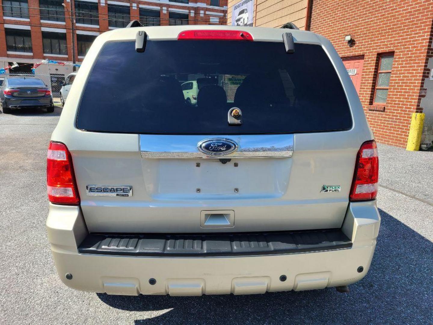 2010 GOLD FORD ESCAPE LIMITED (1FMCU9EG5AK) with an 3.0L engine, Automatic transmission, located at 117 North Cameron Street, Harrisburg, PA, 17101, (717) 963-8962, 40.266762, -76.875259 - WE FINANCE!!! Good Credit/ Bad Credit/ No Credit - ALL Trade-Ins Welcomed!!! ***Guaranteed Credit Approval*** APPLY ONLINE or CALL us TODAY ;) Internet Prices and Marketplace Prices are SPECIAL discounted ***CASH DEALS*** Retail Prices are higher. Please call us to discuss your cash and finan - Photo#3