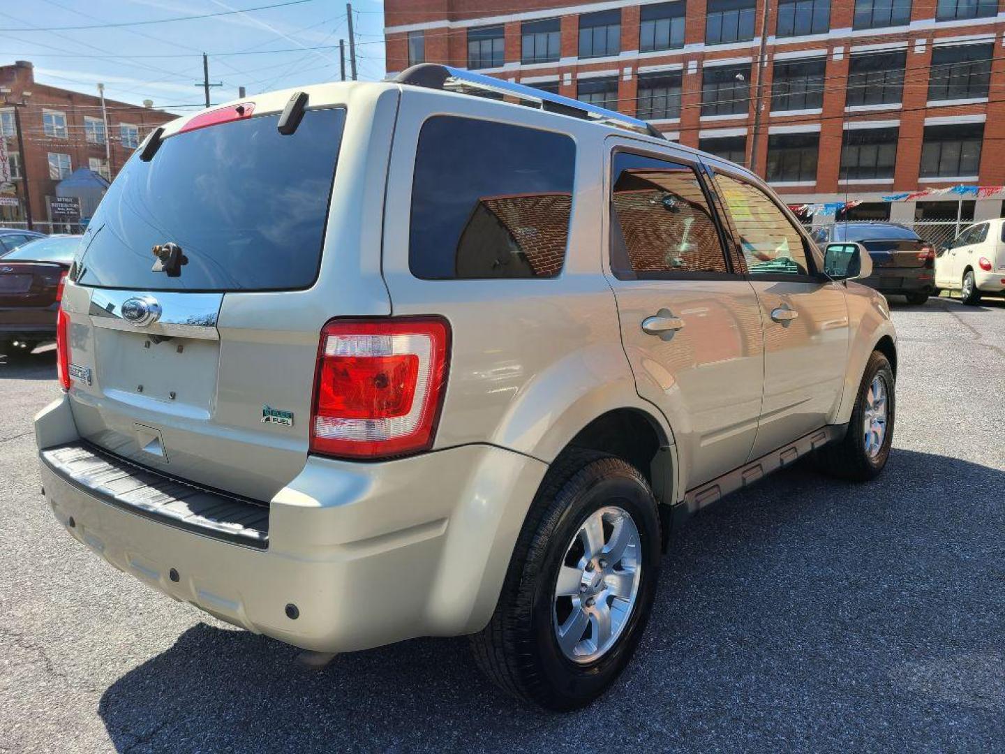 2010 GOLD FORD ESCAPE LIMITED (1FMCU9EG5AK) with an 3.0L engine, Automatic transmission, located at 117 North Cameron Street, Harrisburg, PA, 17101, (717) 963-8962, 40.266762, -76.875259 - WE FINANCE!!! Good Credit/ Bad Credit/ No Credit - ALL Trade-Ins Welcomed!!! ***Guaranteed Credit Approval*** APPLY ONLINE or CALL us TODAY ;) Internet Prices and Marketplace Prices are SPECIAL discounted ***CASH DEALS*** Retail Prices are higher. Please call us to discuss your cash and finan - Photo#4