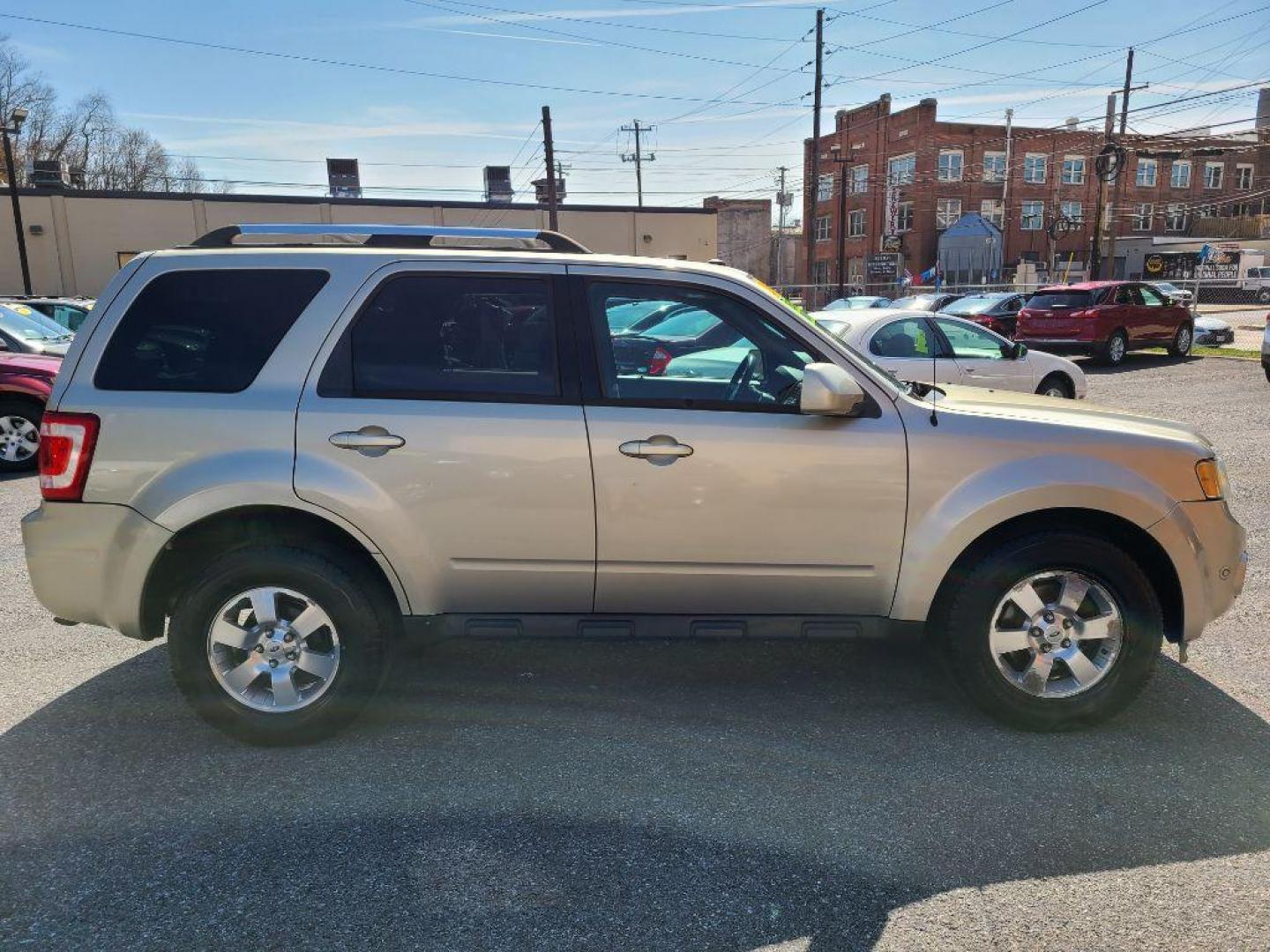 2010 GOLD FORD ESCAPE LIMITED (1FMCU9EG5AK) with an 3.0L engine, Automatic transmission, located at 117 North Cameron Street, Harrisburg, PA, 17101, (717) 963-8962, 40.266762, -76.875259 - WE FINANCE!!! Good Credit/ Bad Credit/ No Credit - ALL Trade-Ins Welcomed!!! ***Guaranteed Credit Approval*** APPLY ONLINE or CALL us TODAY ;) Internet Prices and Marketplace Prices are SPECIAL discounted ***CASH DEALS*** Retail Prices are higher. Please call us to discuss your cash and finan - Photo#5