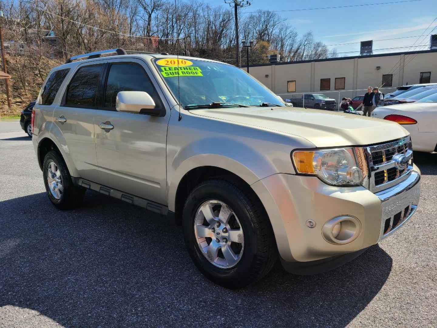 2010 GOLD FORD ESCAPE LIMITED (1FMCU9EG5AK) with an 3.0L engine, Automatic transmission, located at 117 North Cameron Street, Harrisburg, PA, 17101, (717) 963-8962, 40.266762, -76.875259 - WE FINANCE!!! Good Credit/ Bad Credit/ No Credit - ALL Trade-Ins Welcomed!!! ***Guaranteed Credit Approval*** APPLY ONLINE or CALL us TODAY ;) Internet Prices and Marketplace Prices are SPECIAL discounted ***CASH DEALS*** Retail Prices are higher. Please call us to discuss your cash and finan - Photo#6