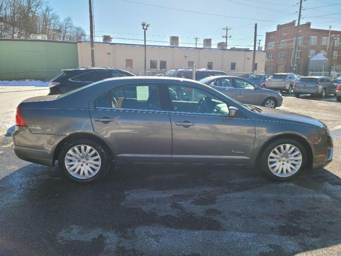 2010 GREY FORD FUSION HYBRID (3FADP0L38AR) with an 2.5L engine, Continuously Variable transmission, located at 117 North Cameron Street, Harrisburg, PA, 17101, (717) 963-8962, 40.266762, -76.875259 - WE FINANCE!!! Good Credit/ Bad Credit/ No Credit - ALL Trade-Ins Welcomed!!! ***Guaranteed Credit Approval*** APPLY ONLINE or CALL us TODAY ;) Internet Prices and Marketplace Prices are SPECIAL discounted ***CASH DEALS*** Retail Prices are higher. Please call us to discuss your cash and finan - Photo#5