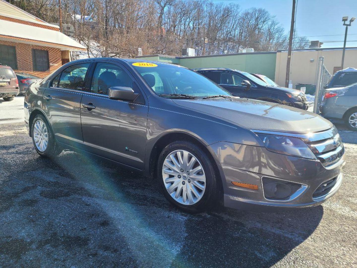 2010 GREY FORD FUSION HYBRID (3FADP0L38AR) with an 2.5L engine, Continuously Variable transmission, located at 117 North Cameron Street, Harrisburg, PA, 17101, (717) 963-8962, 40.266762, -76.875259 - WE FINANCE!!! Good Credit/ Bad Credit/ No Credit - ALL Trade-Ins Welcomed!!! ***Guaranteed Credit Approval*** APPLY ONLINE or CALL us TODAY ;) Internet Prices and Marketplace Prices are SPECIAL discounted ***CASH DEALS*** Retail Prices are higher. Please call us to discuss your cash and finan - Photo#6