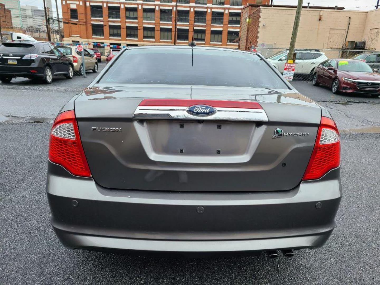 2010 GRAY FORD FUSION HYBRID (3FADP0L35AR) with an 2.5L engine, Continuously Variable transmission, located at 117 North Cameron Street, Harrisburg, PA, 17101, (717) 963-8962, 40.266762, -76.875259 - WE FINANCE!!! Good Credit/ Bad Credit/ No Credit - ALL Trade-Ins Welcomed!!! ***Guaranteed Credit Approval*** APPLY ONLINE or CALL us TODAY ;) Internet Prices and Marketplace Prices are SPECIAL discounted ***CASH DEALS*** Retail Prices are higher. Please call us to discuss your cash and finan - Photo#3