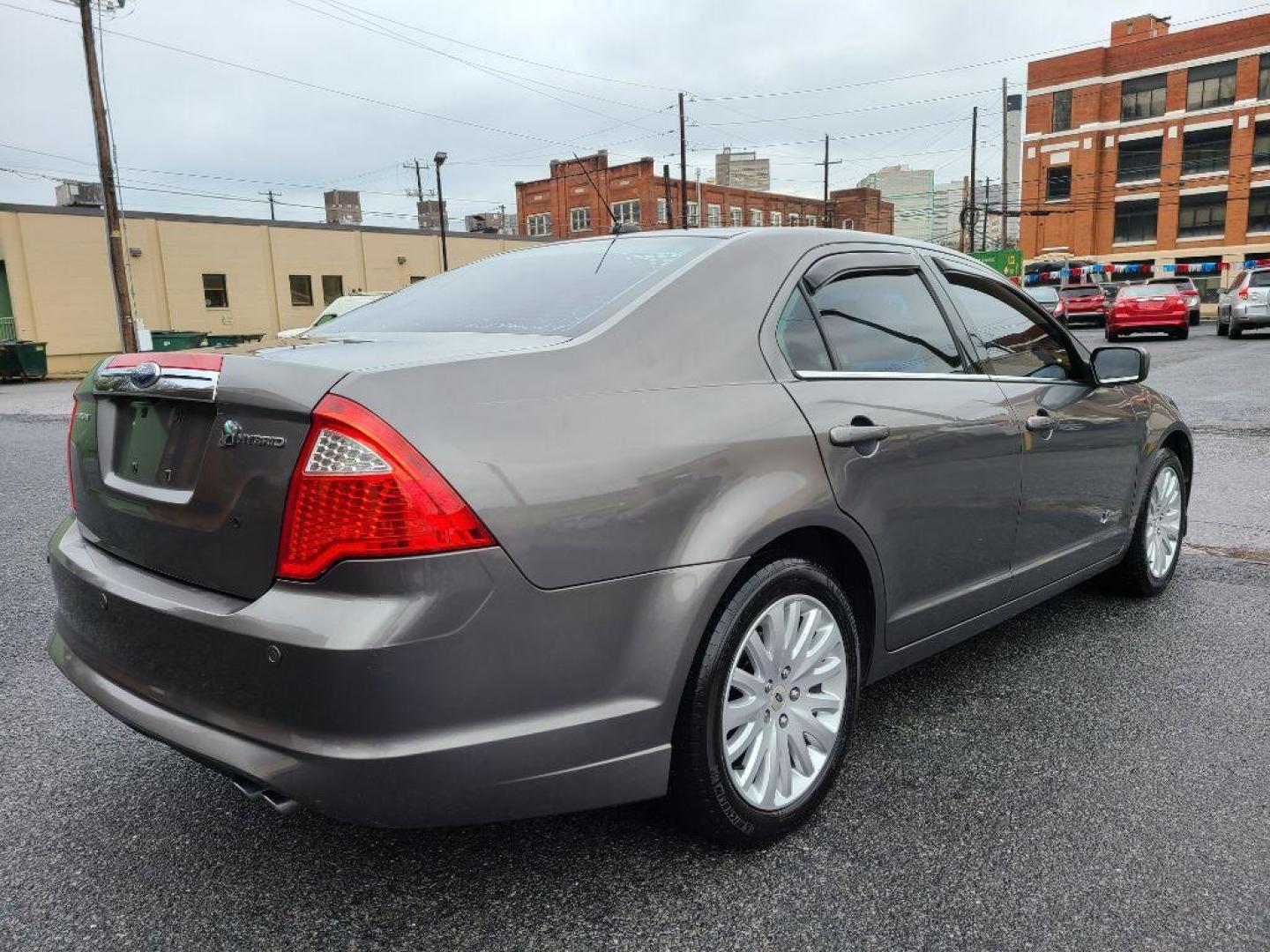 2010 GRAY FORD FUSION HYBRID (3FADP0L35AR) with an 2.5L engine, Continuously Variable transmission, located at 117 North Cameron Street, Harrisburg, PA, 17101, (717) 963-8962, 40.266762, -76.875259 - WE FINANCE!!! Good Credit/ Bad Credit/ No Credit - ALL Trade-Ins Welcomed!!! ***Guaranteed Credit Approval*** APPLY ONLINE or CALL us TODAY ;) Internet Prices and Marketplace Prices are SPECIAL discounted ***CASH DEALS*** Retail Prices are higher. Please call us to discuss your cash and finan - Photo#4