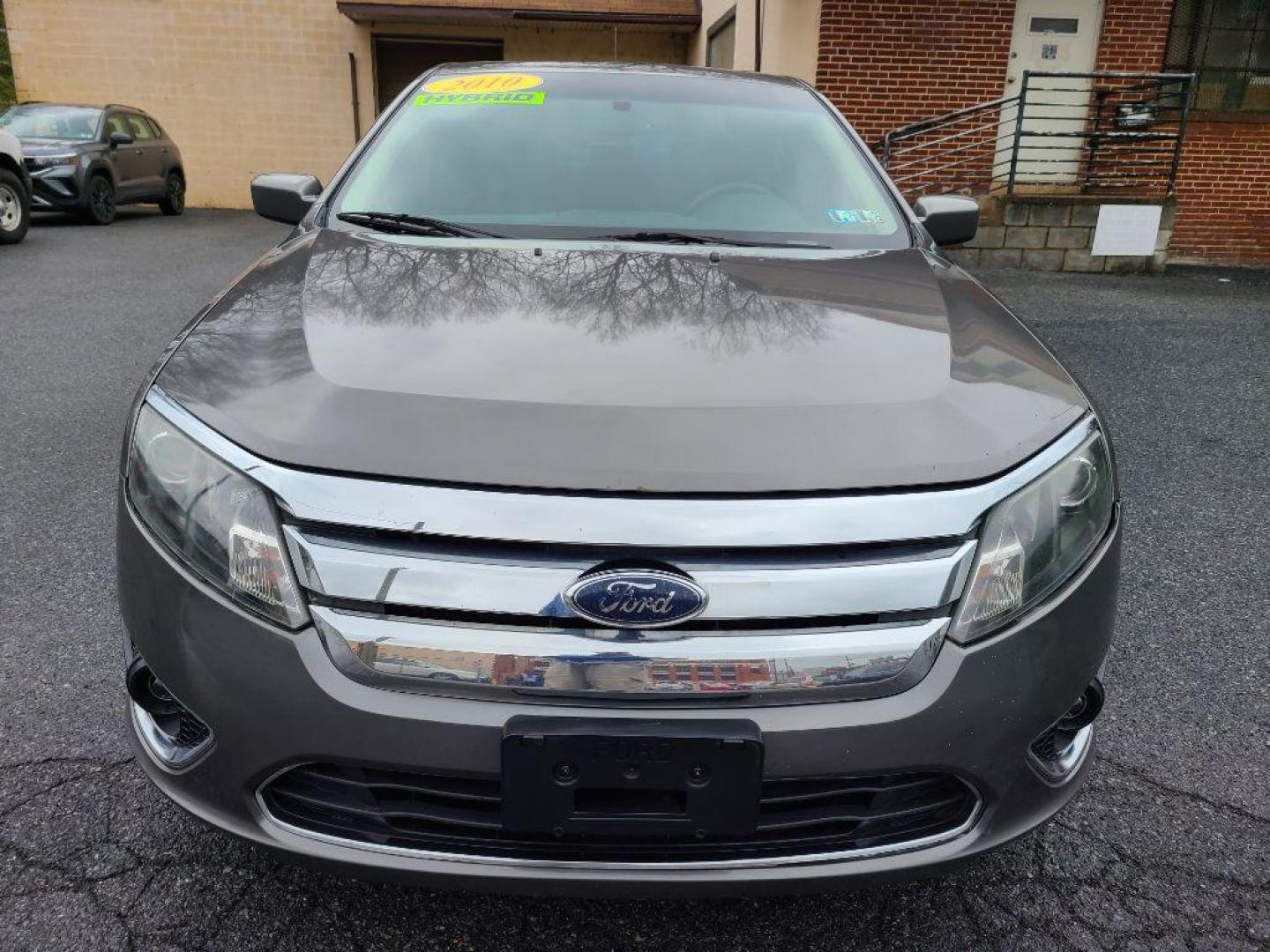 2010 GRAY FORD FUSION HYBRID (3FADP0L35AR) with an 2.5L engine, Continuously Variable transmission, located at 117 North Cameron Street, Harrisburg, PA, 17101, (717) 963-8962, 40.266762, -76.875259 - WE FINANCE!!! Good Credit/ Bad Credit/ No Credit - ALL Trade-Ins Welcomed!!! ***Guaranteed Credit Approval*** APPLY ONLINE or CALL us TODAY ;) Internet Prices and Marketplace Prices are SPECIAL discounted ***CASH DEALS*** Retail Prices are higher. Please call us to discuss your cash and finan - Photo#7