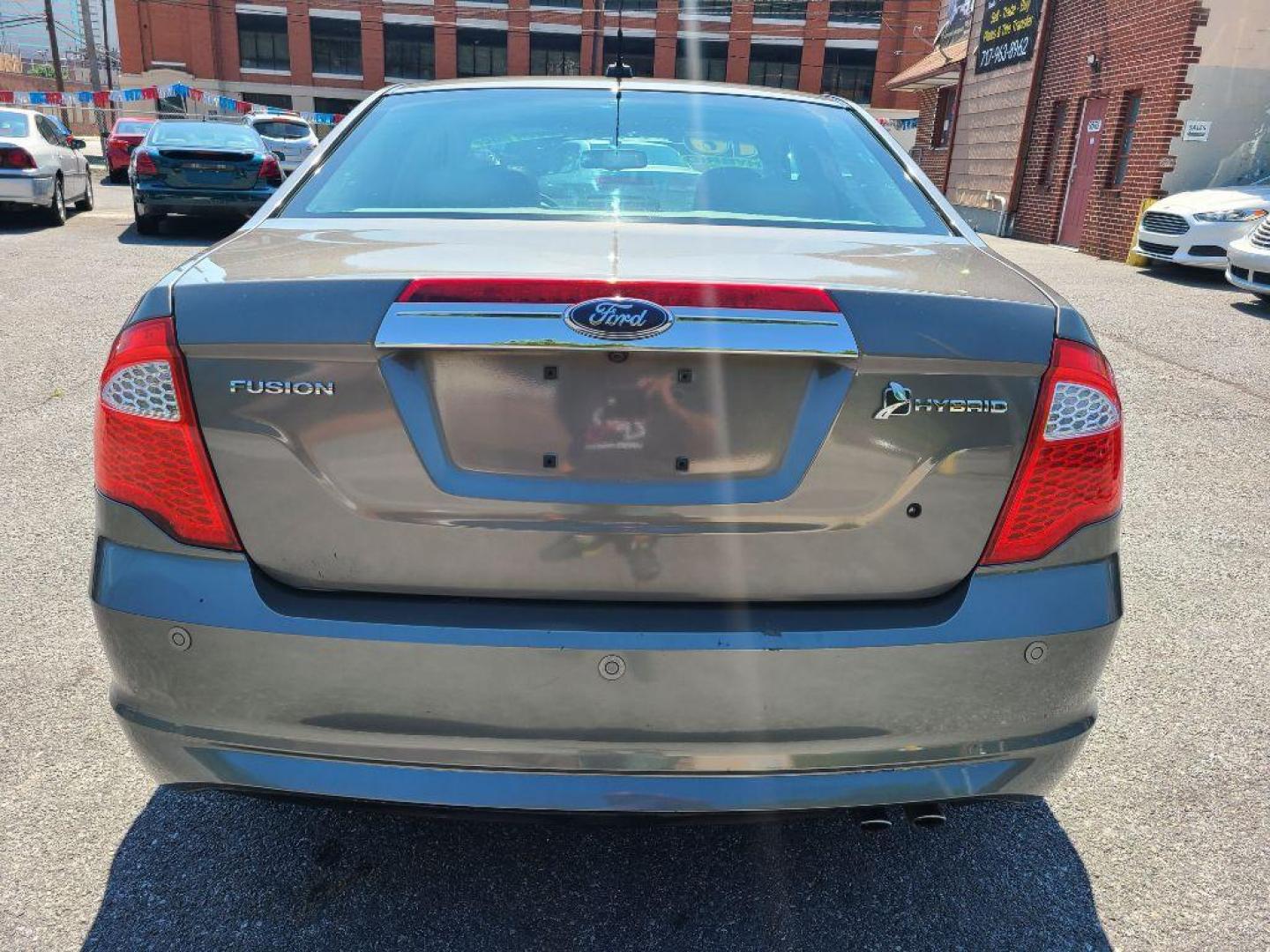 2010 GRAY FORD FUSION HYBRID (3FADP0L37AR) with an 2.5L engine, Continuously Variable transmission, located at 117 North Cameron Street, Harrisburg, PA, 17101, (717) 963-8962, 40.266762, -76.875259 - WE FINANCE!!! Good Credit/ Bad Credit/ No Credit - ALL Trade-Ins Welcomed!!! ***Guaranteed Credit Approval*** APPLY ONLINE or CALL us TODAY ;) Internet Prices and Marketplace Prices are SPECIAL discounted ***CASH DEALS*** Retail Prices are higher. Please call us to discuss your cash and finan - Photo#3