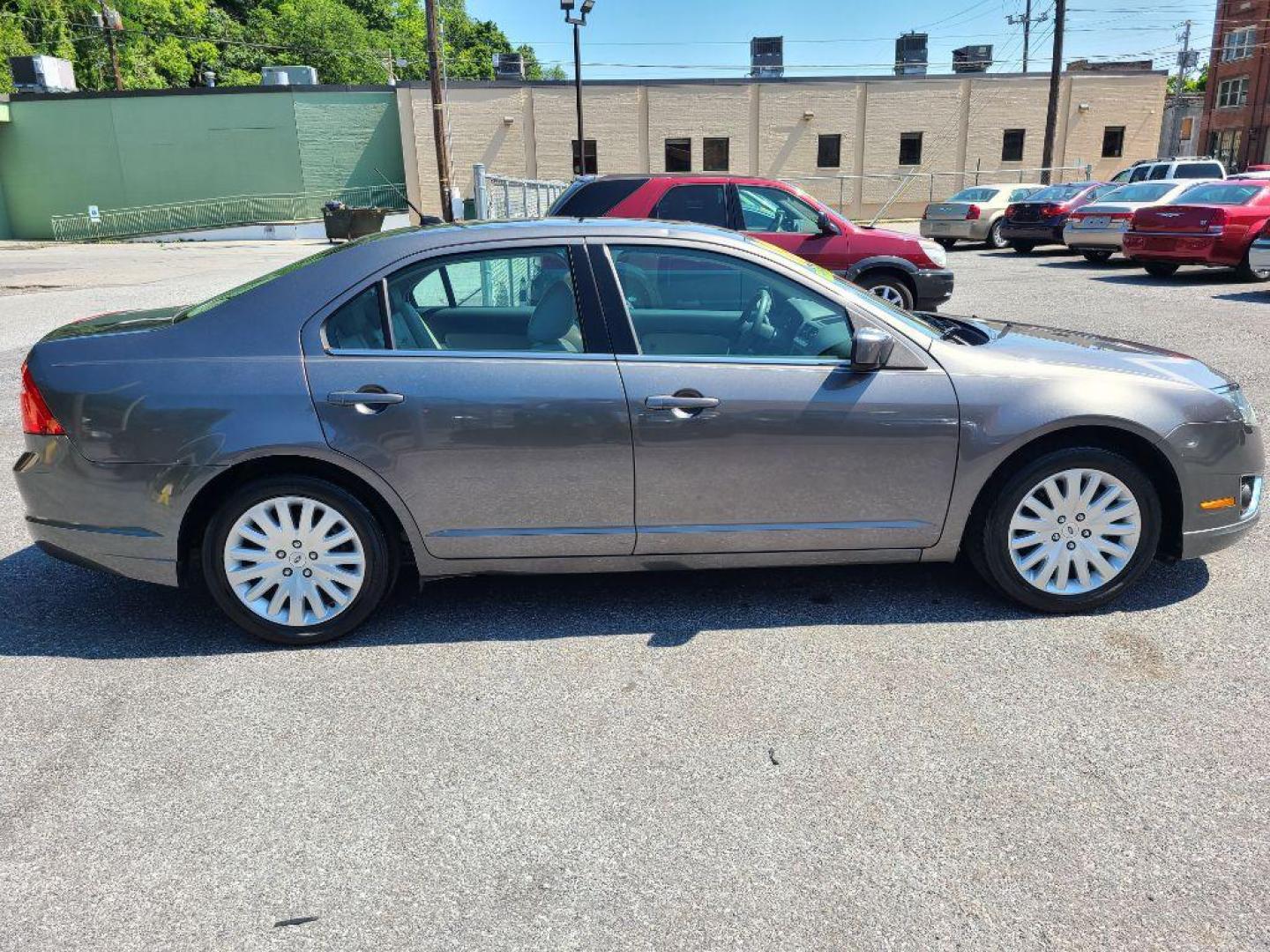 2010 GRAY FORD FUSION HYBRID (3FADP0L37AR) with an 2.5L engine, Continuously Variable transmission, located at 117 North Cameron Street, Harrisburg, PA, 17101, (717) 963-8962, 40.266762, -76.875259 - WE FINANCE!!! Good Credit/ Bad Credit/ No Credit - ALL Trade-Ins Welcomed!!! ***Guaranteed Credit Approval*** APPLY ONLINE or CALL us TODAY ;) Internet Prices and Marketplace Prices are SPECIAL discounted ***CASH DEALS*** Retail Prices are higher. Please call us to discuss your cash and finan - Photo#5