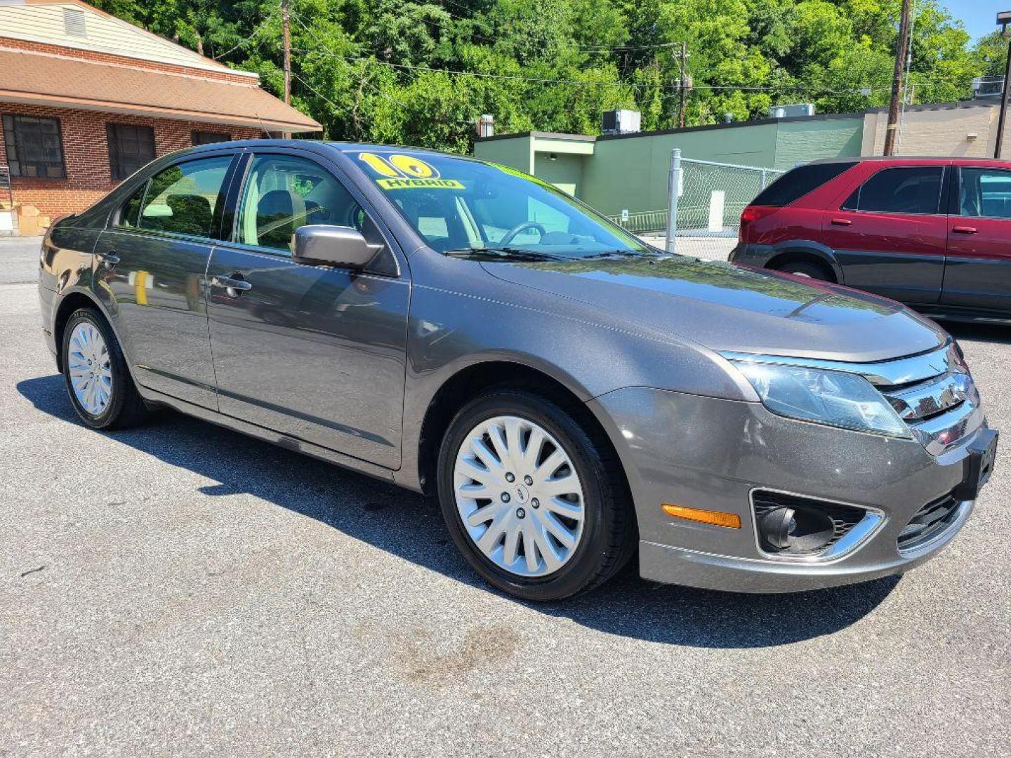 2010 GRAY FORD FUSION HYBRID (3FADP0L37AR) with an 2.5L engine, Continuously Variable transmission, located at 117 North Cameron Street, Harrisburg, PA, 17101, (717) 963-8962, 40.266762, -76.875259 - WE FINANCE!!! Good Credit/ Bad Credit/ No Credit - ALL Trade-Ins Welcomed!!! ***Guaranteed Credit Approval*** APPLY ONLINE or CALL us TODAY ;) Internet Prices and Marketplace Prices are SPECIAL discounted ***CASH DEALS*** Retail Prices are higher. Please call us to discuss your cash and finan - Photo#6