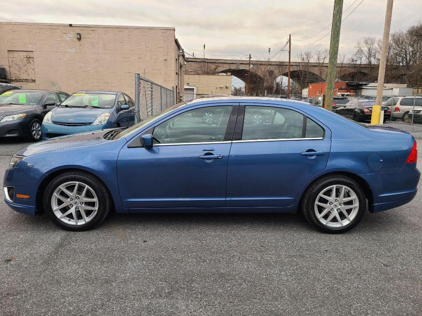 2010 BLUE FORD FUSION SEL (3FAHP0JA0AR) with an 2.5L engine, Automatic transmission, located at 7981 Paxton Street, Harrisburg, PA, 17111, (717) 561-2926, 40.261490, -76.749229 - WE FINANCE!!! Good Credit/ Bad Credit/ No Credit - ALL Trade-Ins Welcomed!!! ***Guaranteed Credit Approval*** APPLY ONLINE or CALL us TODAY ;) Internet Prices and Marketplace Prices are SPECIAL discounted ***CASH DEALS*** Retail Prices are higher. Please call us to discuss your cash and finan - Photo#1