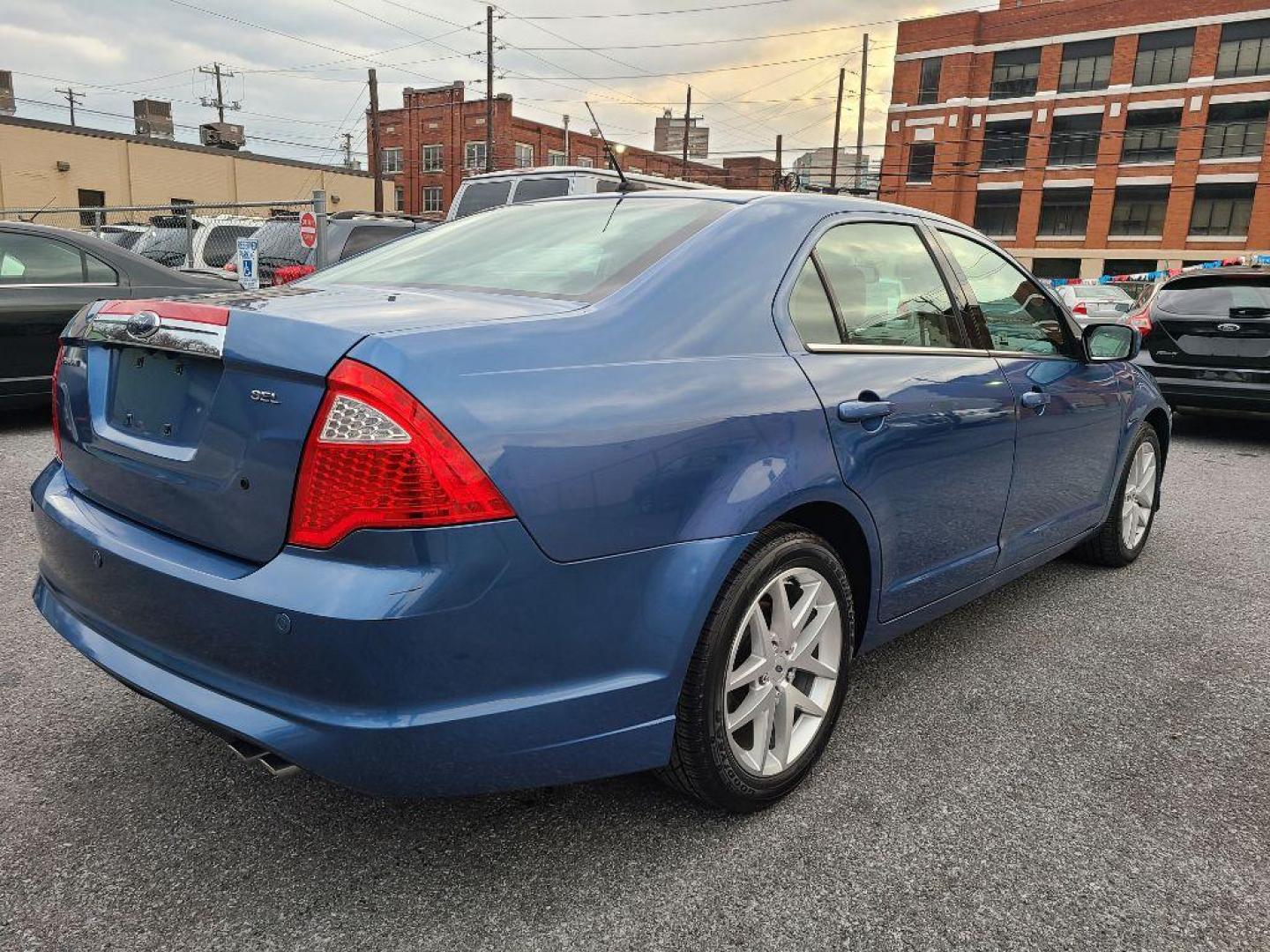 2010 BLUE FORD FUSION SEL (3FAHP0JA0AR) with an 2.5L engine, Automatic transmission, located at 7981 Paxton Street, Harrisburg, PA, 17111, (717) 561-2926, 40.261490, -76.749229 - WE FINANCE!!! Good Credit/ Bad Credit/ No Credit - ALL Trade-Ins Welcomed!!! ***Guaranteed Credit Approval*** APPLY ONLINE or CALL us TODAY ;) Internet Prices and Marketplace Prices are SPECIAL discounted ***CASH DEALS*** Retail Prices are higher. Please call us to discuss your cash and finan - Photo#4