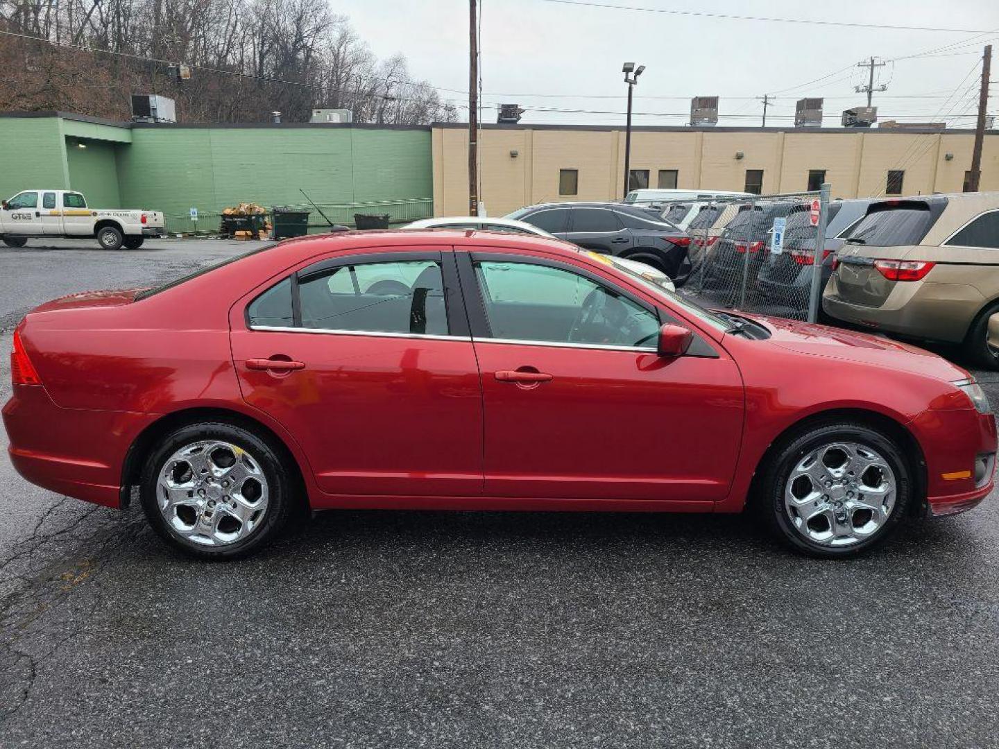 2010 RED FORD FUSION SE (3FAHP0HA7AR) with an 2.5L engine, Automatic transmission, located at 117 North Cameron Street, Harrisburg, PA, 17101, (717) 963-8962, 40.266762, -76.875259 - WE FINANCE!!! Good Credit/ Bad Credit/ No Credit - ALL Trade-Ins Welcomed!!! ***Guaranteed Credit Approval*** APPLY ONLINE or CALL us TODAY ;) Internet Prices and Marketplace Prices are SPECIAL discounted ***CASH DEALS*** Retail Prices are higher. Please call us to discuss your cash and finan - Photo#5