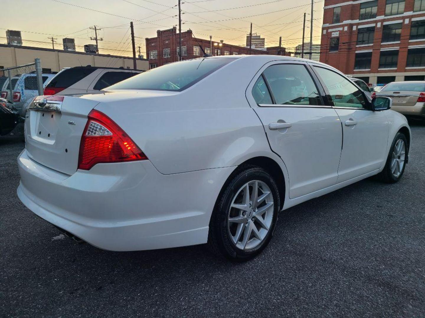 2010 WHITE FORD FUSION SEL (3FAHP0JA2AR) with an 2.5L engine, Automatic transmission, located at 117 North Cameron Street, Harrisburg, PA, 17101, (717) 963-8962, 40.266762, -76.875259 - WE FINANCE!!! Good Credit/ Bad Credit/ No Credit - ALL Trade-Ins Welcomed!!! ***Guaranteed Credit Approval*** APPLY ONLINE or CALL us TODAY ;) Internet Prices and Marketplace Prices are SPECIAL discounted ***CASH DEALS*** Retail Prices are higher. Please call us to discuss your cash and finan - Photo#4