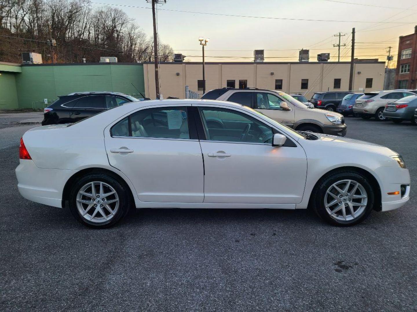 2010 WHITE FORD FUSION SEL (3FAHP0JA2AR) with an 2.5L engine, Automatic transmission, located at 117 North Cameron Street, Harrisburg, PA, 17101, (717) 963-8962, 40.266762, -76.875259 - WE FINANCE!!! Good Credit/ Bad Credit/ No Credit - ALL Trade-Ins Welcomed!!! ***Guaranteed Credit Approval*** APPLY ONLINE or CALL us TODAY ;) Internet Prices and Marketplace Prices are SPECIAL discounted ***CASH DEALS*** Retail Prices are higher. Please call us to discuss your cash and finan - Photo#5