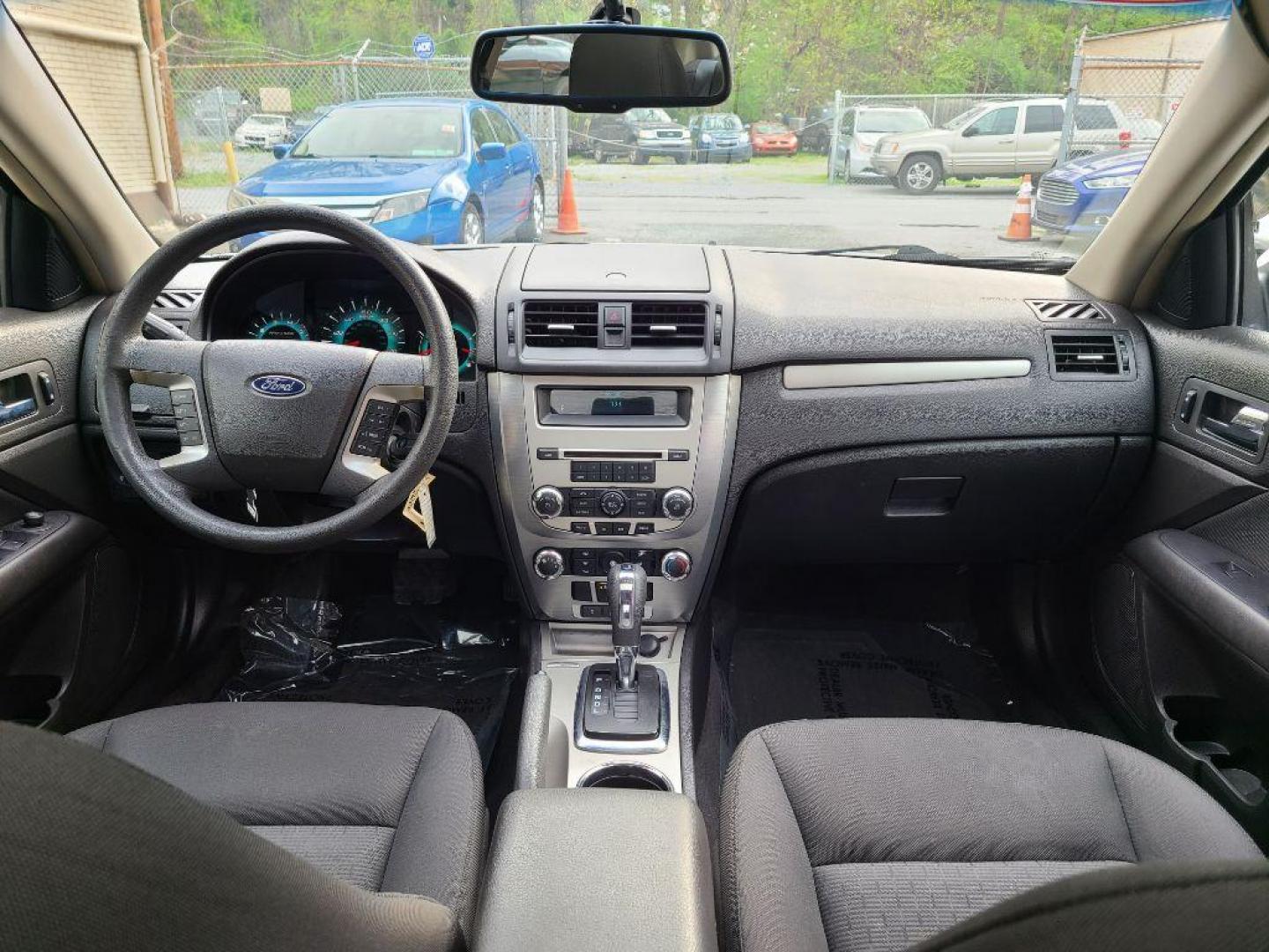 2010 WHITE FORD FUSION SE (3FAHP0HAXAR) with an 2.5L engine, Automatic transmission, located at 117 North Cameron Street, Harrisburg, PA, 17101, (717) 963-8962, 40.266762, -76.875259 - WE FINANCE!!! Good Credit/ Bad Credit/ No Credit - ALL Trade-Ins Welcomed!!! ***Guaranteed Credit Approval*** APPLY ONLINE or CALL us TODAY ;) Internet Prices and Marketplace Prices are SPECIAL discounted ***CASH DEALS*** Retail Prices are higher. Please call us to discuss your cash and finan - Photo#9