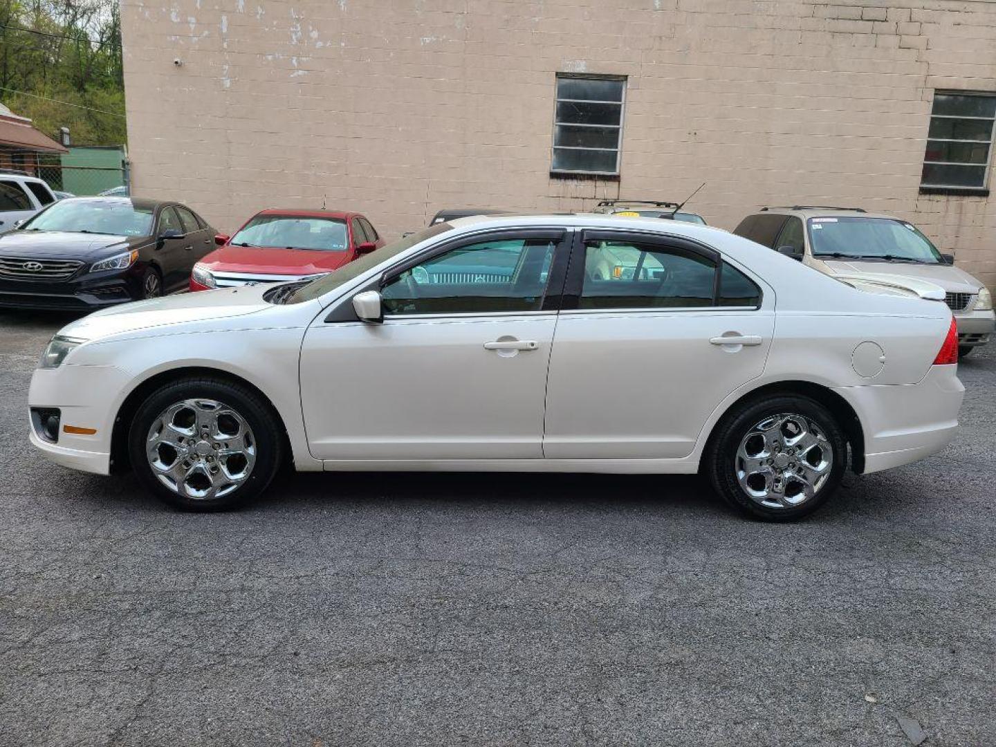 2010 WHITE FORD FUSION SE (3FAHP0HAXAR) with an 2.5L engine, Automatic transmission, located at 117 North Cameron Street, Harrisburg, PA, 17101, (717) 963-8962, 40.266762, -76.875259 - WE FINANCE!!! Good Credit/ Bad Credit/ No Credit - ALL Trade-Ins Welcomed!!! ***Guaranteed Credit Approval*** APPLY ONLINE or CALL us TODAY ;) Internet Prices and Marketplace Prices are SPECIAL discounted ***CASH DEALS*** Retail Prices are higher. Please call us to discuss your cash and finan - Photo#1