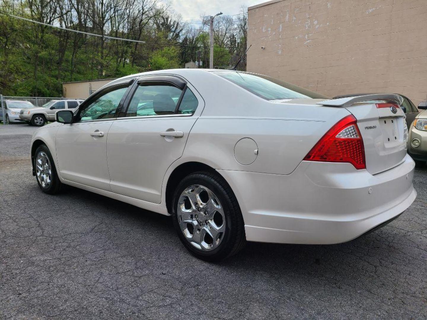 2010 WHITE FORD FUSION SE (3FAHP0HAXAR) with an 2.5L engine, Automatic transmission, located at 117 North Cameron Street, Harrisburg, PA, 17101, (717) 963-8962, 40.266762, -76.875259 - WE FINANCE!!! Good Credit/ Bad Credit/ No Credit - ALL Trade-Ins Welcomed!!! ***Guaranteed Credit Approval*** APPLY ONLINE or CALL us TODAY ;) Internet Prices and Marketplace Prices are SPECIAL discounted ***CASH DEALS*** Retail Prices are higher. Please call us to discuss your cash and finan - Photo#2