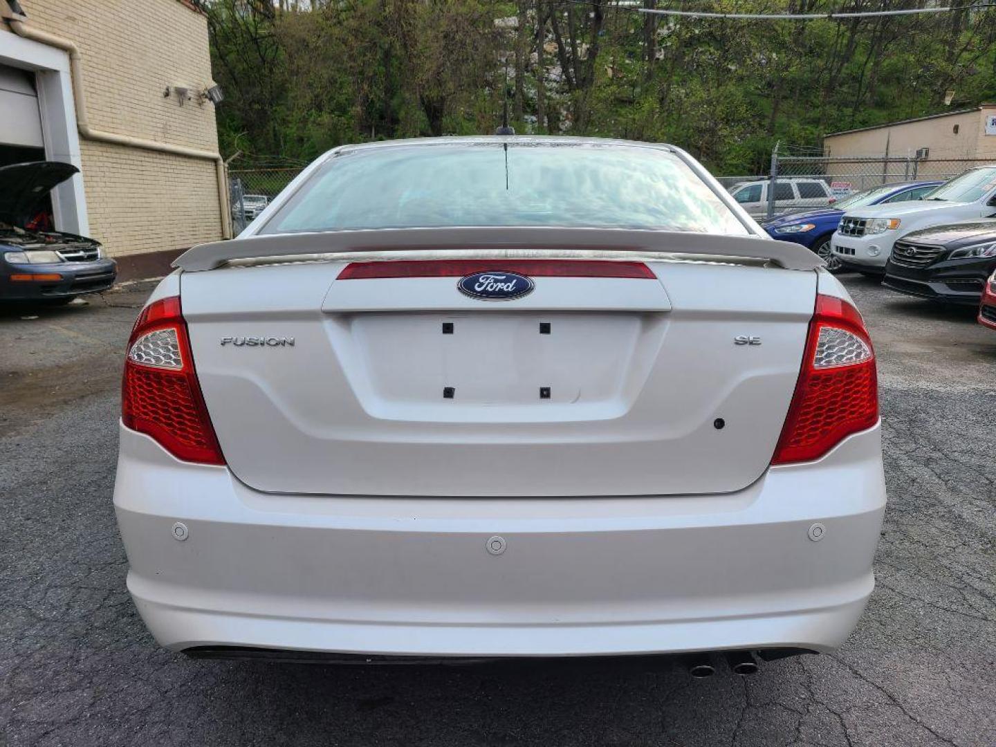 2010 WHITE FORD FUSION SE (3FAHP0HAXAR) with an 2.5L engine, Automatic transmission, located at 117 North Cameron Street, Harrisburg, PA, 17101, (717) 963-8962, 40.266762, -76.875259 - WE FINANCE!!! Good Credit/ Bad Credit/ No Credit - ALL Trade-Ins Welcomed!!! ***Guaranteed Credit Approval*** APPLY ONLINE or CALL us TODAY ;) Internet Prices and Marketplace Prices are SPECIAL discounted ***CASH DEALS*** Retail Prices are higher. Please call us to discuss your cash and finan - Photo#3