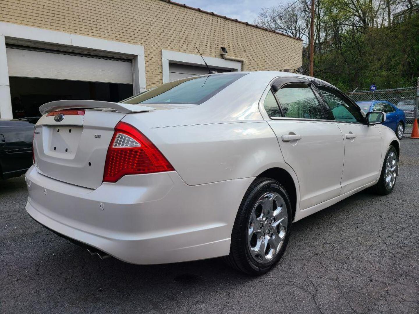 2010 WHITE FORD FUSION SE (3FAHP0HAXAR) with an 2.5L engine, Automatic transmission, located at 117 North Cameron Street, Harrisburg, PA, 17101, (717) 963-8962, 40.266762, -76.875259 - WE FINANCE!!! Good Credit/ Bad Credit/ No Credit - ALL Trade-Ins Welcomed!!! ***Guaranteed Credit Approval*** APPLY ONLINE or CALL us TODAY ;) Internet Prices and Marketplace Prices are SPECIAL discounted ***CASH DEALS*** Retail Prices are higher. Please call us to discuss your cash and finan - Photo#4