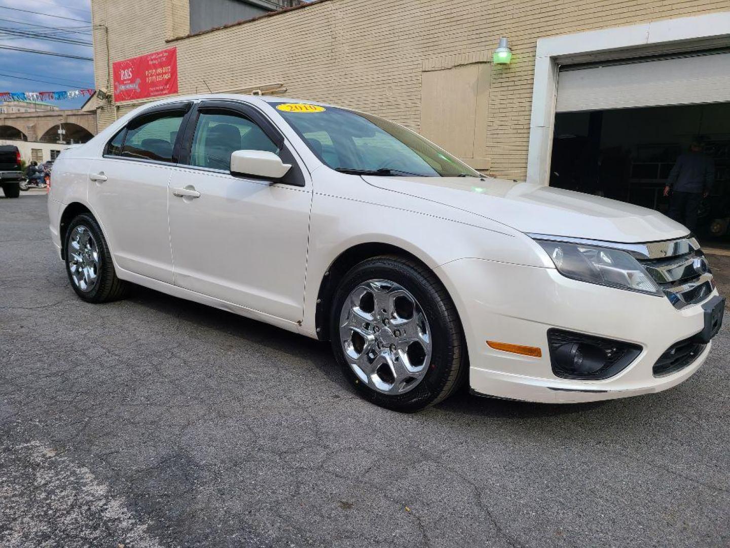 2010 WHITE FORD FUSION SE (3FAHP0HAXAR) with an 2.5L engine, Automatic transmission, located at 117 North Cameron Street, Harrisburg, PA, 17101, (717) 963-8962, 40.266762, -76.875259 - WE FINANCE!!! Good Credit/ Bad Credit/ No Credit - ALL Trade-Ins Welcomed!!! ***Guaranteed Credit Approval*** APPLY ONLINE or CALL us TODAY ;) Internet Prices and Marketplace Prices are SPECIAL discounted ***CASH DEALS*** Retail Prices are higher. Please call us to discuss your cash and finan - Photo#6