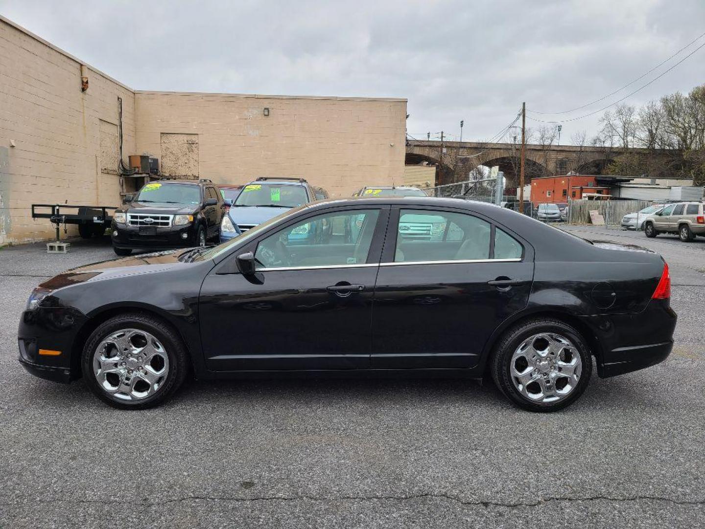 2010 BLACK FORD FUSION SE (3FAHP0HA8AR) with an 2.5L engine, Automatic transmission, located at 7981 Paxton Street, Harrisburg, PA, 17111, (717) 561-2926, 40.261490, -76.749229 - WE FINANCE!!! Good Credit/ Bad Credit/ No Credit - ALL Trade-Ins Welcomed!!! ***Guaranteed Credit Approval*** APPLY ONLINE or CALL us TODAY ;) Internet Prices and Marketplace Prices are SPECIAL discounted ***CASH DEALS*** Retail Prices are higher. Please call us to discuss your cash and finan - Photo#1