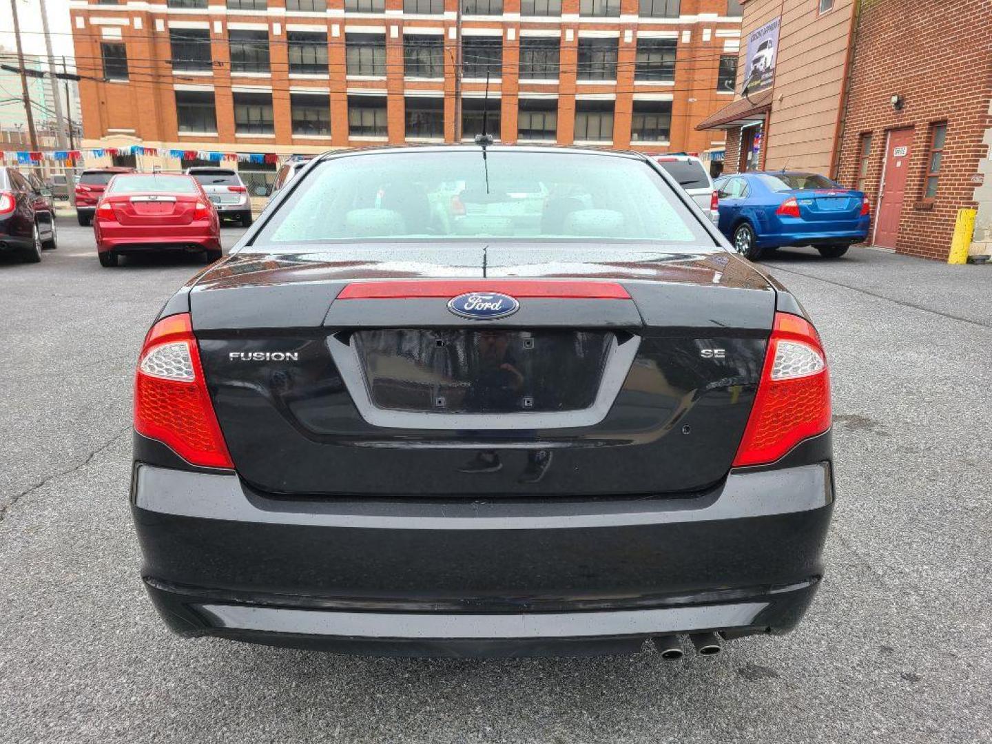 2010 BLACK FORD FUSION SE (3FAHP0HA8AR) with an 2.5L engine, Automatic transmission, located at 7981 Paxton Street, Harrisburg, PA, 17111, (717) 561-2926, 40.261490, -76.749229 - WE FINANCE!!! Good Credit/ Bad Credit/ No Credit - ALL Trade-Ins Welcomed!!! ***Guaranteed Credit Approval*** APPLY ONLINE or CALL us TODAY ;) Internet Prices and Marketplace Prices are SPECIAL discounted ***CASH DEALS*** Retail Prices are higher. Please call us to discuss your cash and finan - Photo#3