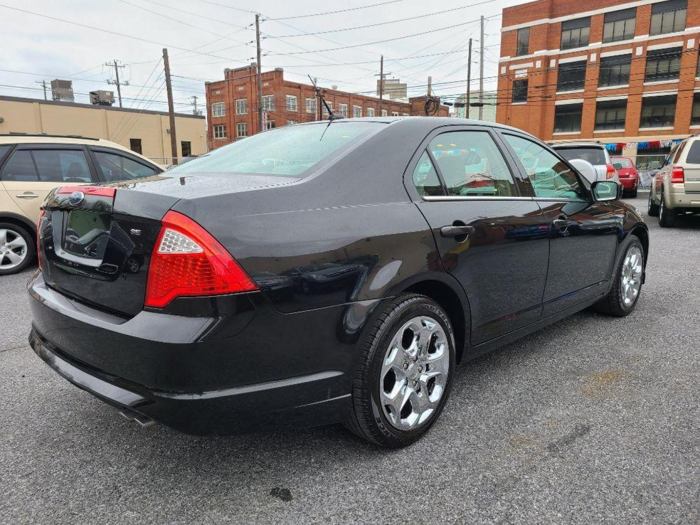 2010 BLACK FORD FUSION SE (3FAHP0HA8AR) with an 2.5L engine, Automatic transmission, located at 7981 Paxton Street, Harrisburg, PA, 17111, (717) 561-2926, 40.261490, -76.749229 - WE FINANCE!!! Good Credit/ Bad Credit/ No Credit - ALL Trade-Ins Welcomed!!! ***Guaranteed Credit Approval*** APPLY ONLINE or CALL us TODAY ;) Internet Prices and Marketplace Prices are SPECIAL discounted ***CASH DEALS*** Retail Prices are higher. Please call us to discuss your cash and finan - Photo#4