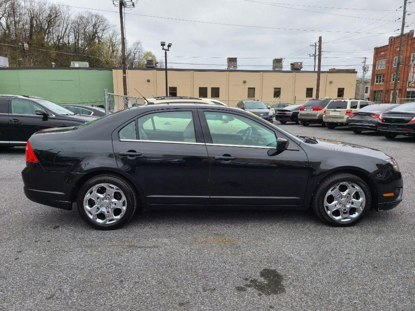 2010 BLACK FORD FUSION SE (3FAHP0HA8AR) with an 2.5L engine, Automatic transmission, located at 7981 Paxton Street, Harrisburg, PA, 17111, (717) 561-2926, 40.261490, -76.749229 - WE FINANCE!!! Good Credit/ Bad Credit/ No Credit - ALL Trade-Ins Welcomed!!! ***Guaranteed Credit Approval*** APPLY ONLINE or CALL us TODAY ;) Internet Prices and Marketplace Prices are SPECIAL discounted ***CASH DEALS*** Retail Prices are higher. Please call us to discuss your cash and finan - Photo#5