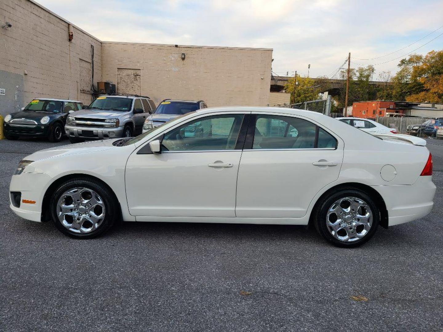 2010 WHITE FORD FUSION SE (3FAHP0HA7AR) with an 2.5L engine, Automatic transmission, located at 117 North Cameron Street, Harrisburg, PA, 17101, (717) 963-8962, 40.266762, -76.875259 - WE FINANCE!!! Good Credit/ Bad Credit/ No Credit - ALL Trade-Ins Welcomed!!! ***Guaranteed Credit Approval*** APPLY ONLINE or CALL us TODAY ;) Internet Prices and Marketplace Prices are SPECIAL discounted ***CASH DEALS*** Retail Prices are higher. Please call us to discuss your cash and finan - Photo#1