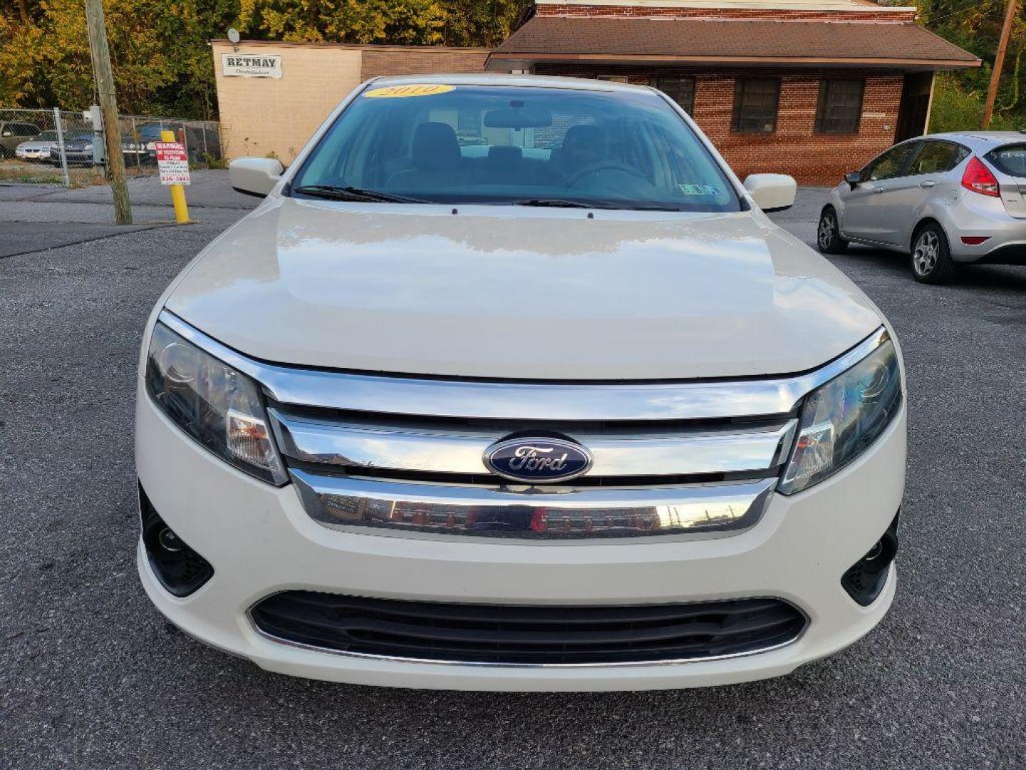 2010 WHITE FORD FUSION SE (3FAHP0HA7AR) with an 2.5L engine, Automatic transmission, located at 117 North Cameron Street, Harrisburg, PA, 17101, (717) 963-8962, 40.266762, -76.875259 - WE FINANCE!!! Good Credit/ Bad Credit/ No Credit - ALL Trade-Ins Welcomed!!! ***Guaranteed Credit Approval*** APPLY ONLINE or CALL us TODAY ;) Internet Prices and Marketplace Prices are SPECIAL discounted ***CASH DEALS*** Retail Prices are higher. Please call us to discuss your cash and finan - Photo#7