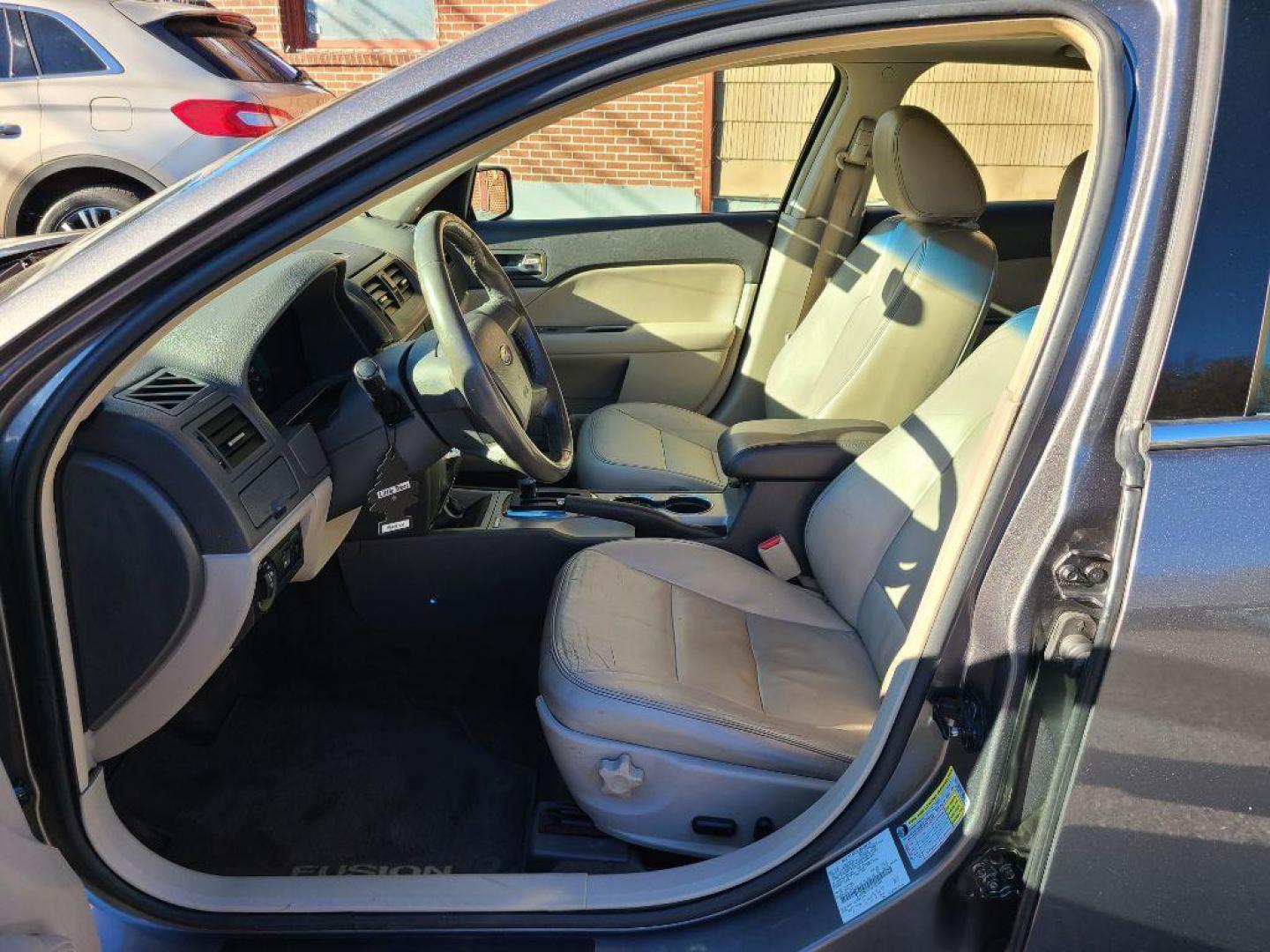 2010 GREEN FORD FUSION SE (3FAHP0HAXAR) with an 2.5L engine, Automatic transmission, located at 7981 Paxton Street, Harrisburg, PA, 17111, (717) 561-2926, 40.261490, -76.749229 - WE FINANCE!!! Good Credit/ Bad Credit/ No Credit - ALL Trade-Ins Welcomed!!! ***Guaranteed Credit Approval*** APPLY ONLINE or CALL us TODAY ;) Internet Prices and Marketplace Prices are SPECIAL discounted ***CASH DEALS*** Retail Prices are higher. Please call us to discuss your cash and finan - Photo#11