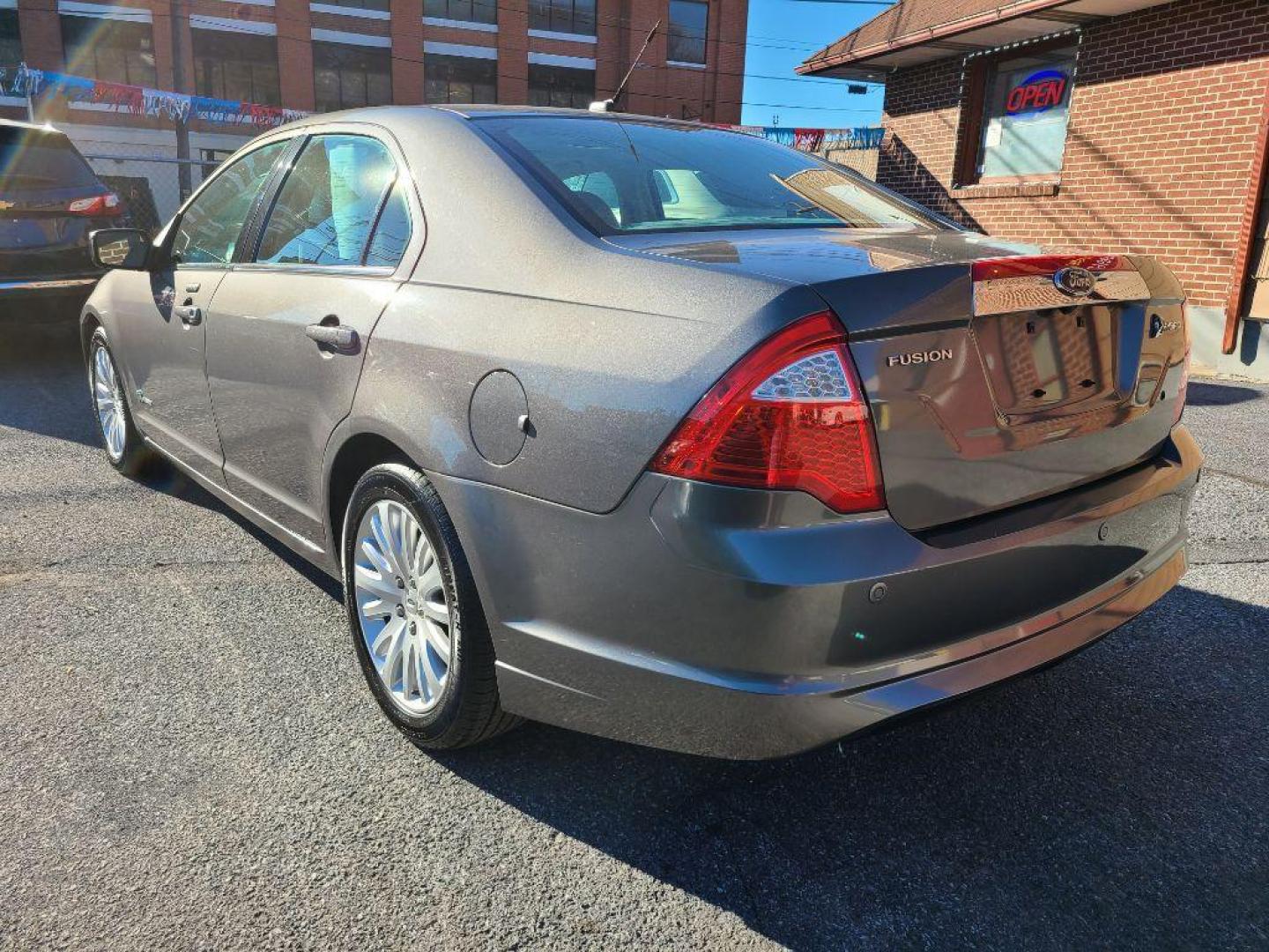 2010 GREEN FORD FUSION SE (3FAHP0HAXAR) with an 2.5L engine, Automatic transmission, located at 7981 Paxton Street, Harrisburg, PA, 17111, (717) 561-2926, 40.261490, -76.749229 - WE FINANCE!!! Good Credit/ Bad Credit/ No Credit - ALL Trade-Ins Welcomed!!! ***Guaranteed Credit Approval*** APPLY ONLINE or CALL us TODAY ;) Internet Prices and Marketplace Prices are SPECIAL discounted ***CASH DEALS*** Retail Prices are higher. Please call us to discuss your cash and finan - Photo#2