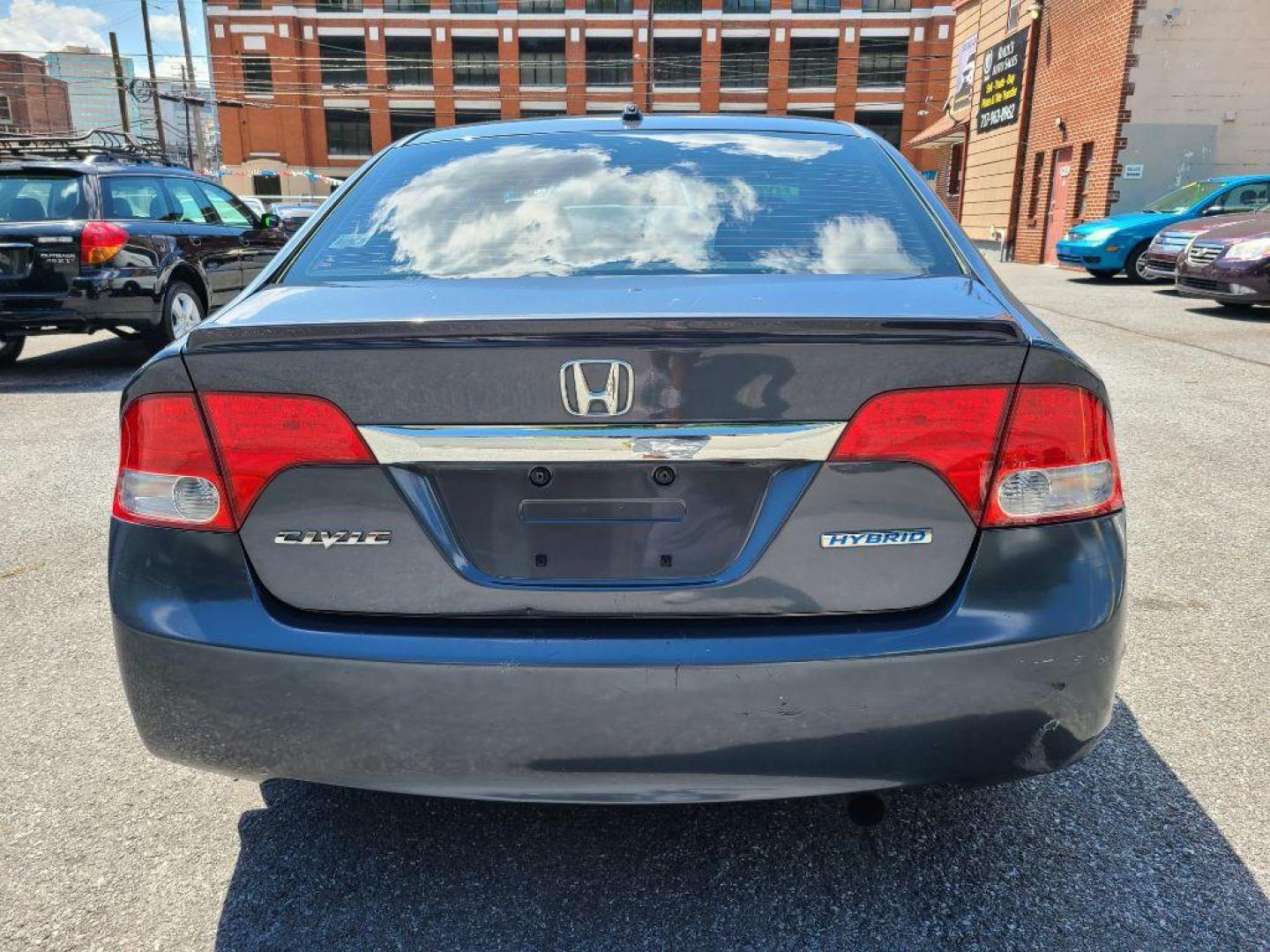 2010 GRAY HONDA CIVIC HYBRID (JHMFA3F2XAS) with an 1.3L engine, Continuously Variable transmission, located at 117 North Cameron Street, Harrisburg, PA, 17101, (717) 963-8962, 40.266762, -76.875259 - WE FINANCE!!! Good Credit/ Bad Credit/ No Credit - ALL Trade-Ins Welcomed!!! ***Guaranteed Credit Approval*** APPLY ONLINE or CALL us TODAY ;) Internet Prices and Marketplace Prices are SPECIAL discounted ***CASH DEALS*** Retail Prices are higher. Please call us to discuss your cash and finan - Photo#3