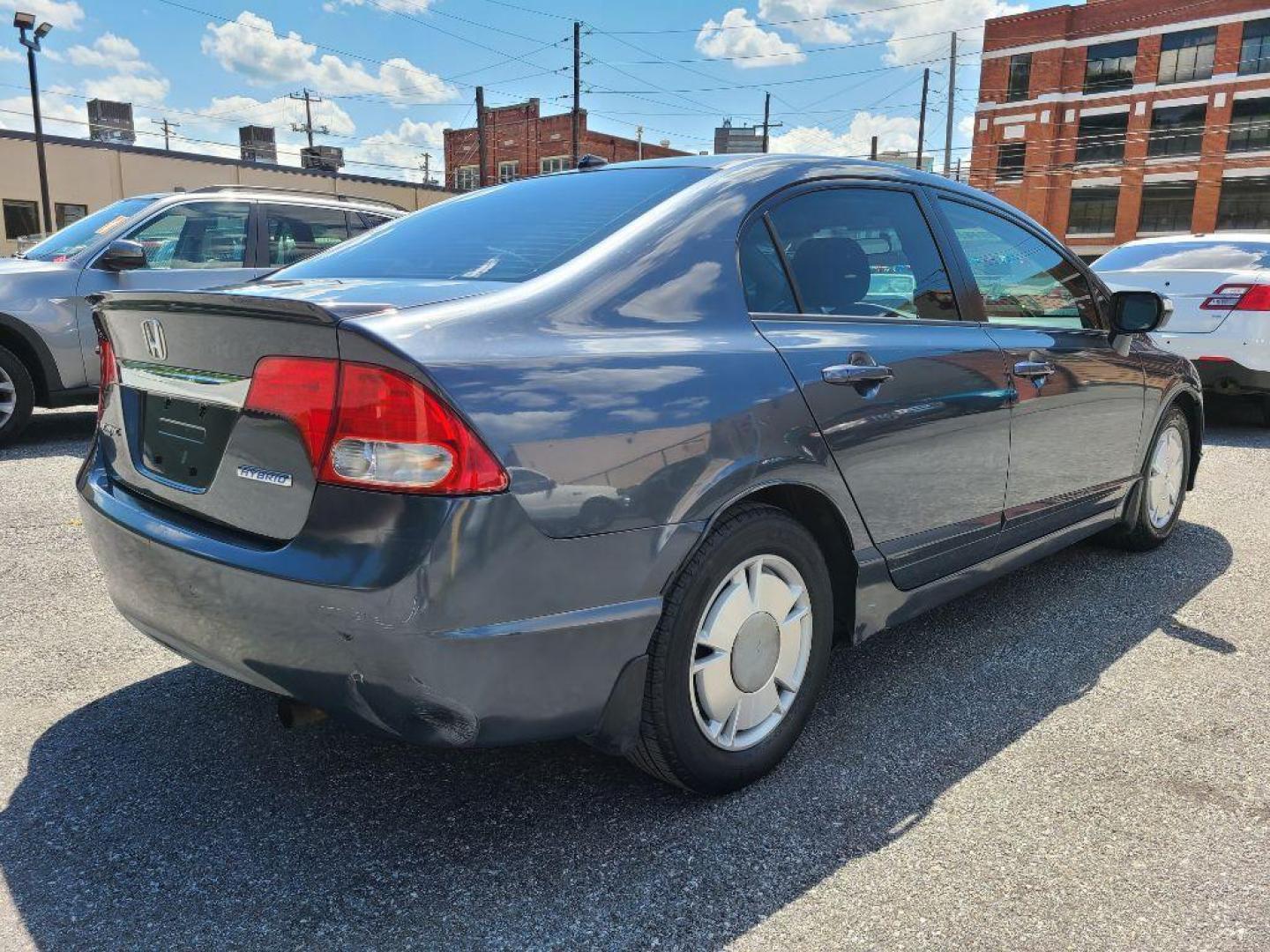 2010 GRAY HONDA CIVIC HYBRID (JHMFA3F2XAS) with an 1.3L engine, Continuously Variable transmission, located at 117 North Cameron Street, Harrisburg, PA, 17101, (717) 963-8962, 40.266762, -76.875259 - WE FINANCE!!! Good Credit/ Bad Credit/ No Credit - ALL Trade-Ins Welcomed!!! ***Guaranteed Credit Approval*** APPLY ONLINE or CALL us TODAY ;) Internet Prices and Marketplace Prices are SPECIAL discounted ***CASH DEALS*** Retail Prices are higher. Please call us to discuss your cash and finan - Photo#4