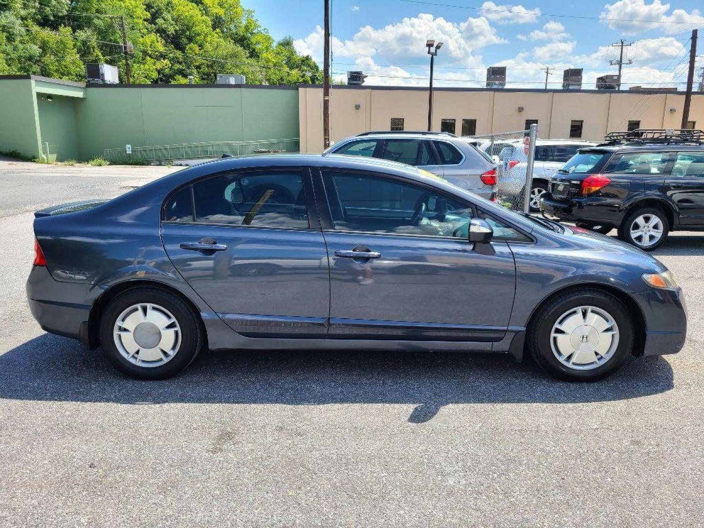 2010 GRAY HONDA CIVIC HYBRID (JHMFA3F2XAS) with an 1.3L engine, Continuously Variable transmission, located at 117 North Cameron Street, Harrisburg, PA, 17101, (717) 963-8962, 40.266762, -76.875259 - WE FINANCE!!! Good Credit/ Bad Credit/ No Credit - ALL Trade-Ins Welcomed!!! ***Guaranteed Credit Approval*** APPLY ONLINE or CALL us TODAY ;) Internet Prices and Marketplace Prices are SPECIAL discounted ***CASH DEALS*** Retail Prices are higher. Please call us to discuss your cash and finan - Photo#5