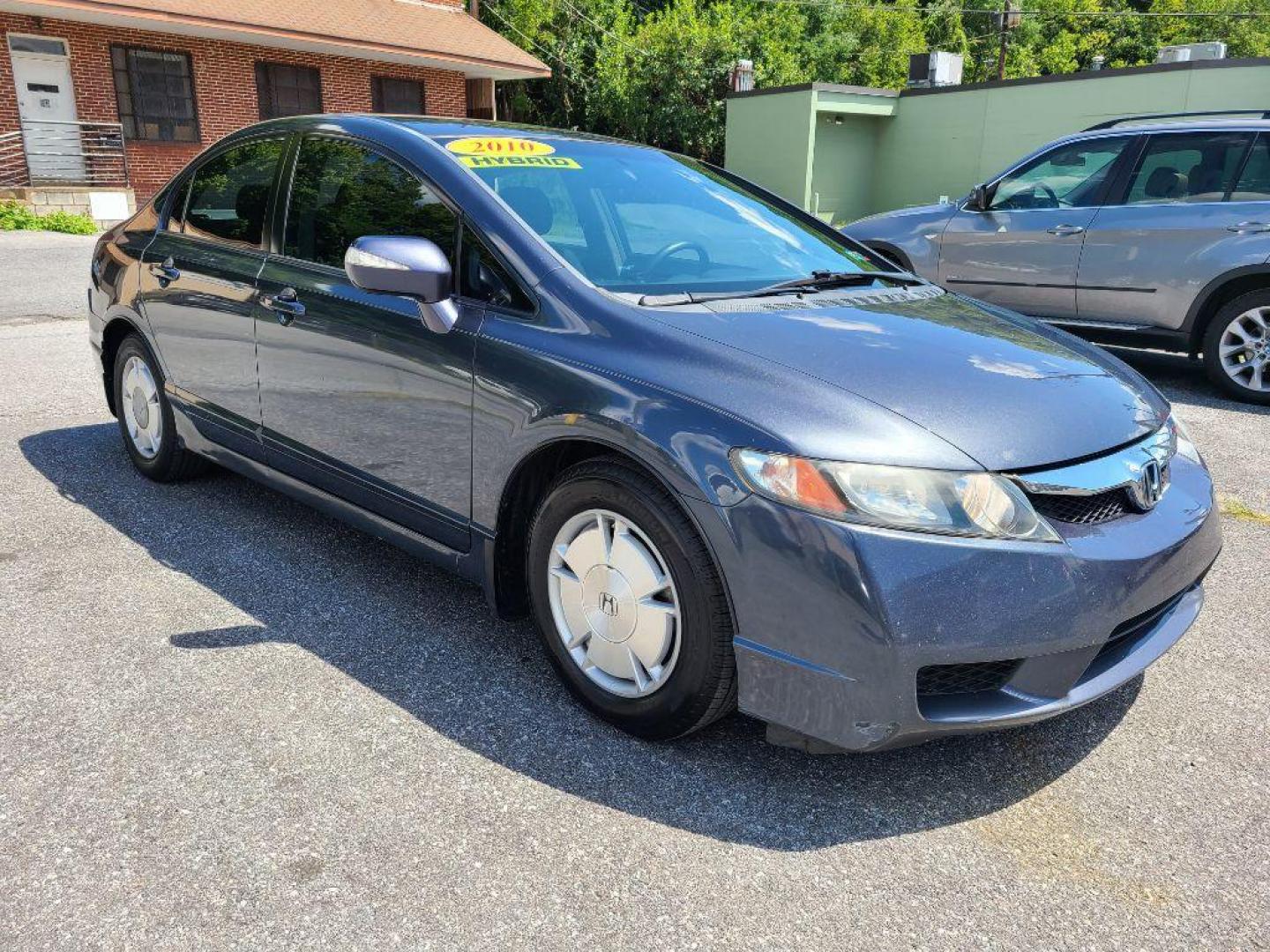 2010 GRAY HONDA CIVIC HYBRID (JHMFA3F2XAS) with an 1.3L engine, Continuously Variable transmission, located at 117 North Cameron Street, Harrisburg, PA, 17101, (717) 963-8962, 40.266762, -76.875259 - WE FINANCE!!! Good Credit/ Bad Credit/ No Credit - ALL Trade-Ins Welcomed!!! ***Guaranteed Credit Approval*** APPLY ONLINE or CALL us TODAY ;) Internet Prices and Marketplace Prices are SPECIAL discounted ***CASH DEALS*** Retail Prices are higher. Please call us to discuss your cash and finan - Photo#6