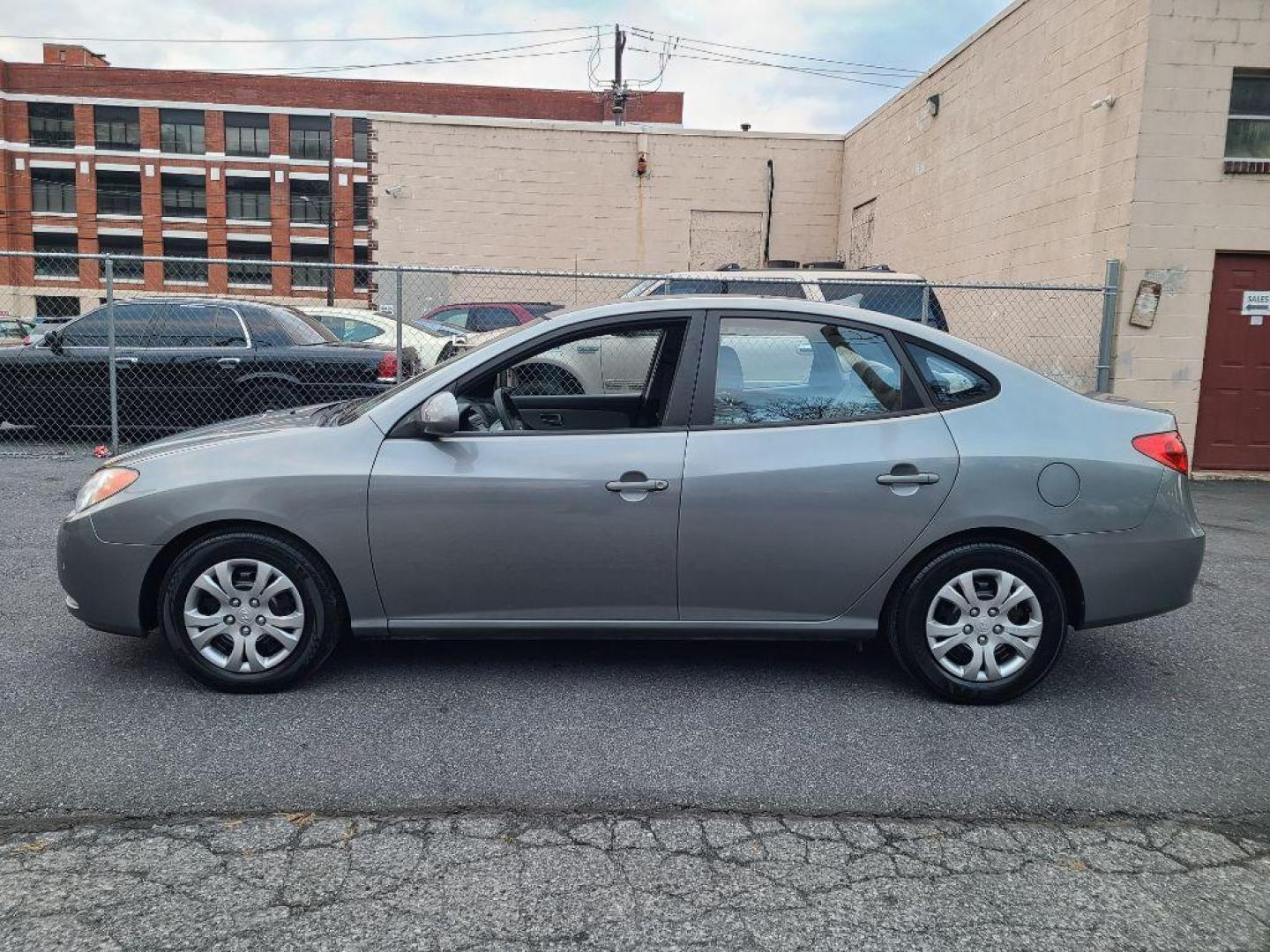 2010 GRAY HYUNDAI ELANTRA GLS (KMHDU4AD2AU) with an 2.0L engine, Automatic transmission, located at 117 North Cameron Street, Harrisburg, PA, 17101, (717) 963-8962, 40.266762, -76.875259 - WE FINANCE!!! Good Credit/ Bad Credit/ No Credit - ALL Trade-Ins Welcomed!!! ***Guaranteed Credit Approval*** APPLY ONLINE or CALL us TODAY ;) Internet Prices and Marketplace Prices are SPECIAL discounted ***CASH DEALS*** Retail Prices are higher. Please call us to discuss your cash and finan - Photo#1