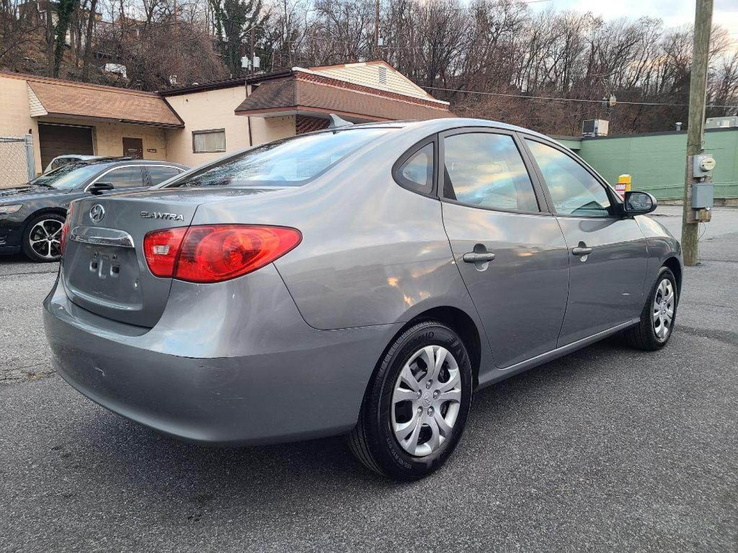 2010 GRAY HYUNDAI ELANTRA GLS (KMHDU4AD2AU) with an 2.0L engine, Automatic transmission, located at 117 North Cameron Street, Harrisburg, PA, 17101, (717) 963-8962, 40.266762, -76.875259 - WE FINANCE!!! Good Credit/ Bad Credit/ No Credit - ALL Trade-Ins Welcomed!!! ***Guaranteed Credit Approval*** APPLY ONLINE or CALL us TODAY ;) Internet Prices and Marketplace Prices are SPECIAL discounted ***CASH DEALS*** Retail Prices are higher. Please call us to discuss your cash and finan - Photo#4