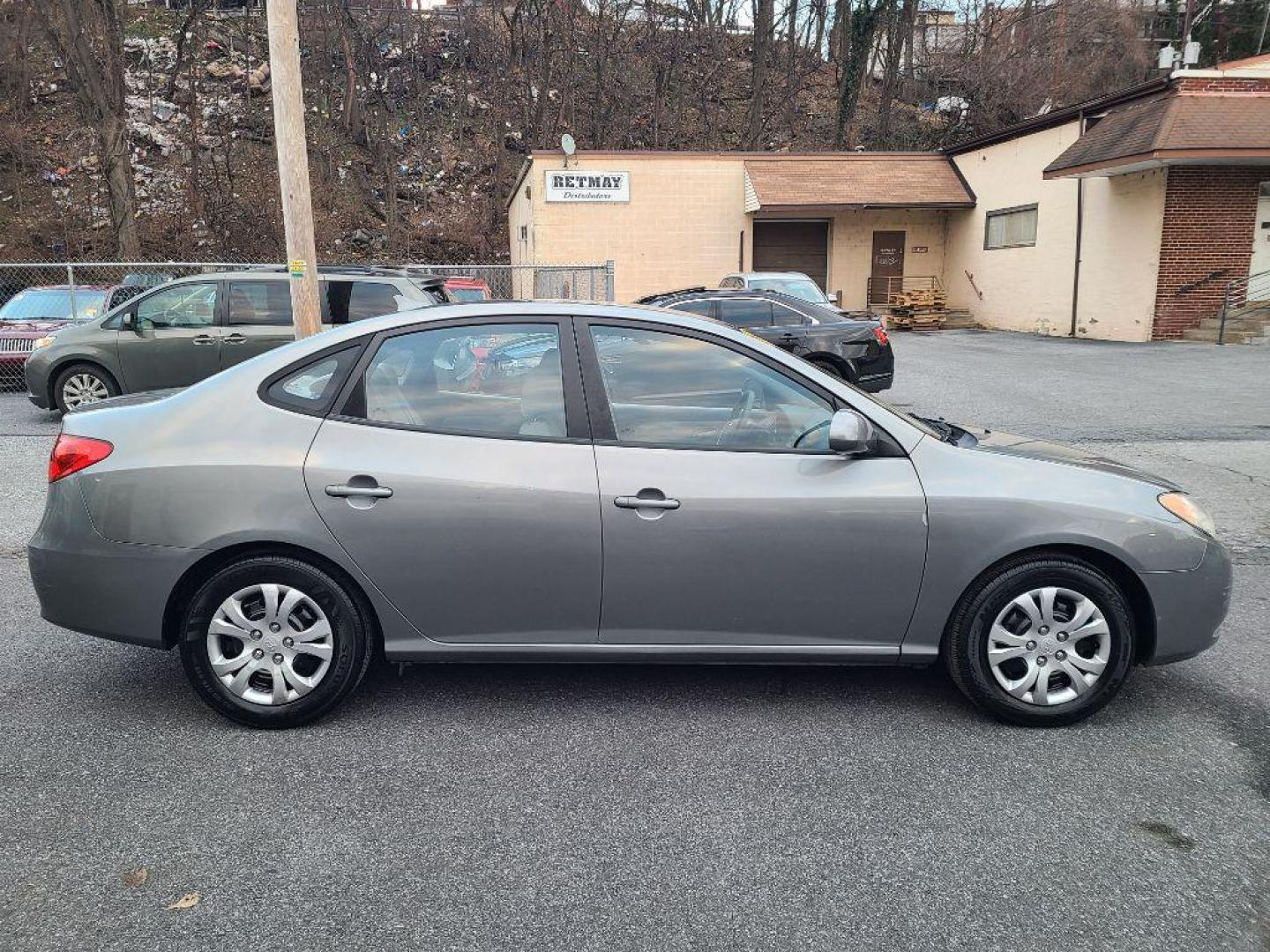 2010 GRAY HYUNDAI ELANTRA GLS (KMHDU4AD2AU) with an 2.0L engine, Automatic transmission, located at 117 North Cameron Street, Harrisburg, PA, 17101, (717) 963-8962, 40.266762, -76.875259 - WE FINANCE!!! Good Credit/ Bad Credit/ No Credit - ALL Trade-Ins Welcomed!!! ***Guaranteed Credit Approval*** APPLY ONLINE or CALL us TODAY ;) Internet Prices and Marketplace Prices are SPECIAL discounted ***CASH DEALS*** Retail Prices are higher. Please call us to discuss your cash and finan - Photo#5