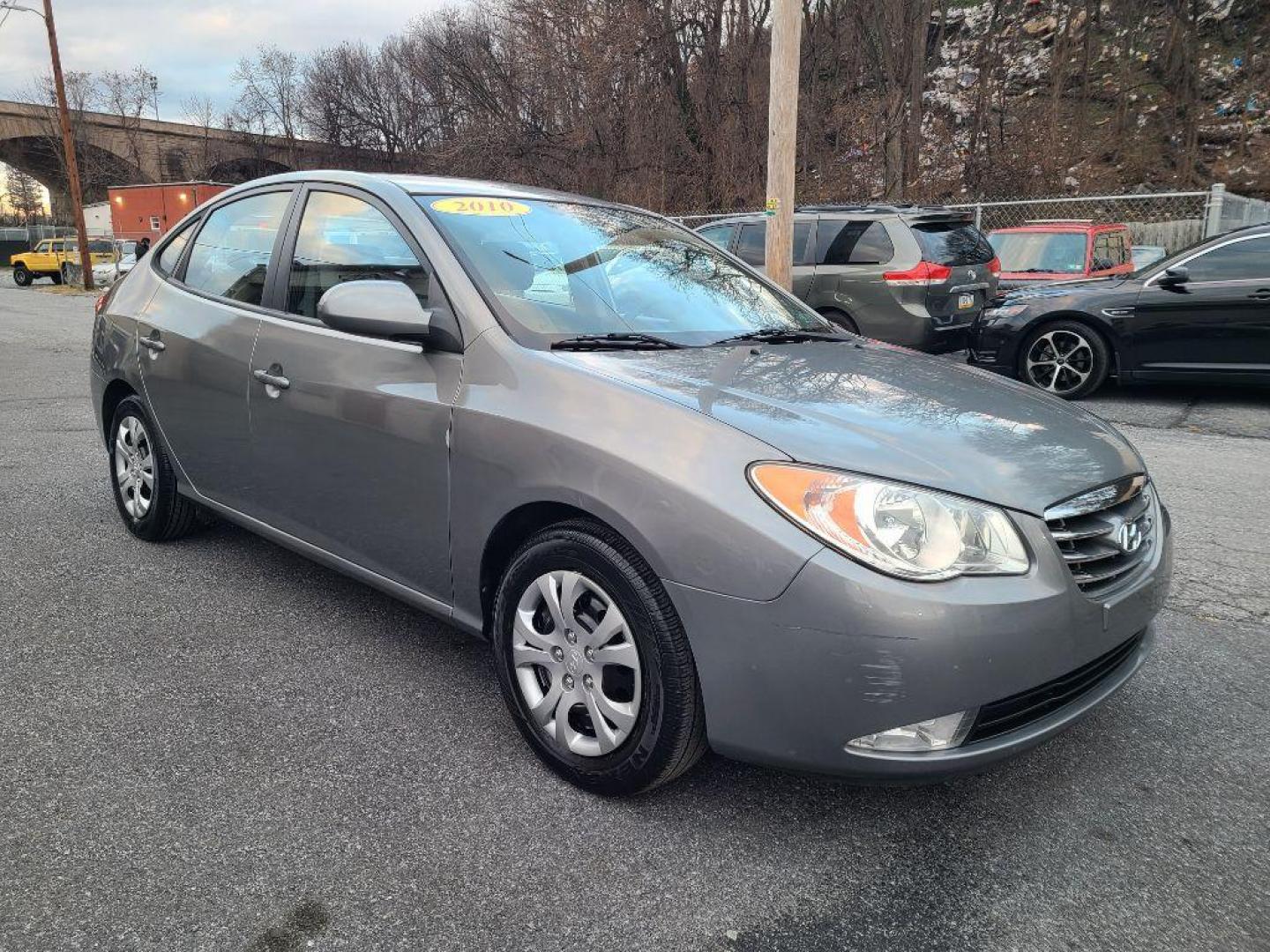 2010 GRAY HYUNDAI ELANTRA GLS (KMHDU4AD2AU) with an 2.0L engine, Automatic transmission, located at 117 North Cameron Street, Harrisburg, PA, 17101, (717) 963-8962, 40.266762, -76.875259 - WE FINANCE!!! Good Credit/ Bad Credit/ No Credit - ALL Trade-Ins Welcomed!!! ***Guaranteed Credit Approval*** APPLY ONLINE or CALL us TODAY ;) Internet Prices and Marketplace Prices are SPECIAL discounted ***CASH DEALS*** Retail Prices are higher. Please call us to discuss your cash and finan - Photo#6