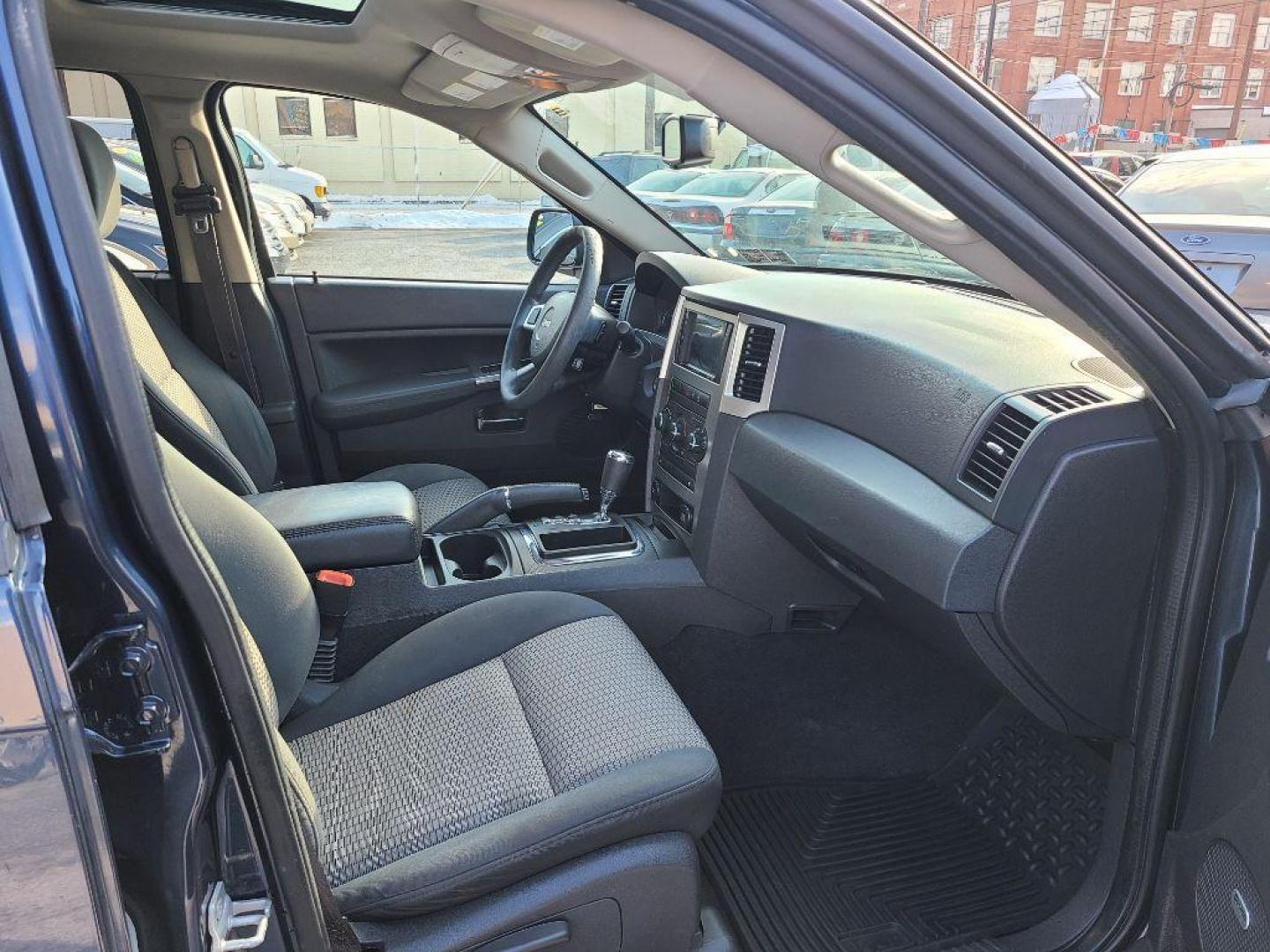 2010 BLUE JEEP GRAND CHEROKEE LAREDO (1J4PS4GK8AC) with an 3.7L engine, Automatic transmission, located at 117 North Cameron Street, Harrisburg, PA, 17101, (717) 963-8962, 40.266762, -76.875259 - WE FINANCE!!! Good Credit/ Bad Credit/ No Credit - ALL Trade-Ins Welcomed!!! ***Guaranteed Credit Approval*** APPLY ONLINE or CALL us TODAY ;) Internet Prices and Marketplace Prices are SPECIAL discounted ***CASH DEALS*** Retail Prices are higher. Please call us to discuss your cash and finan - Photo#9