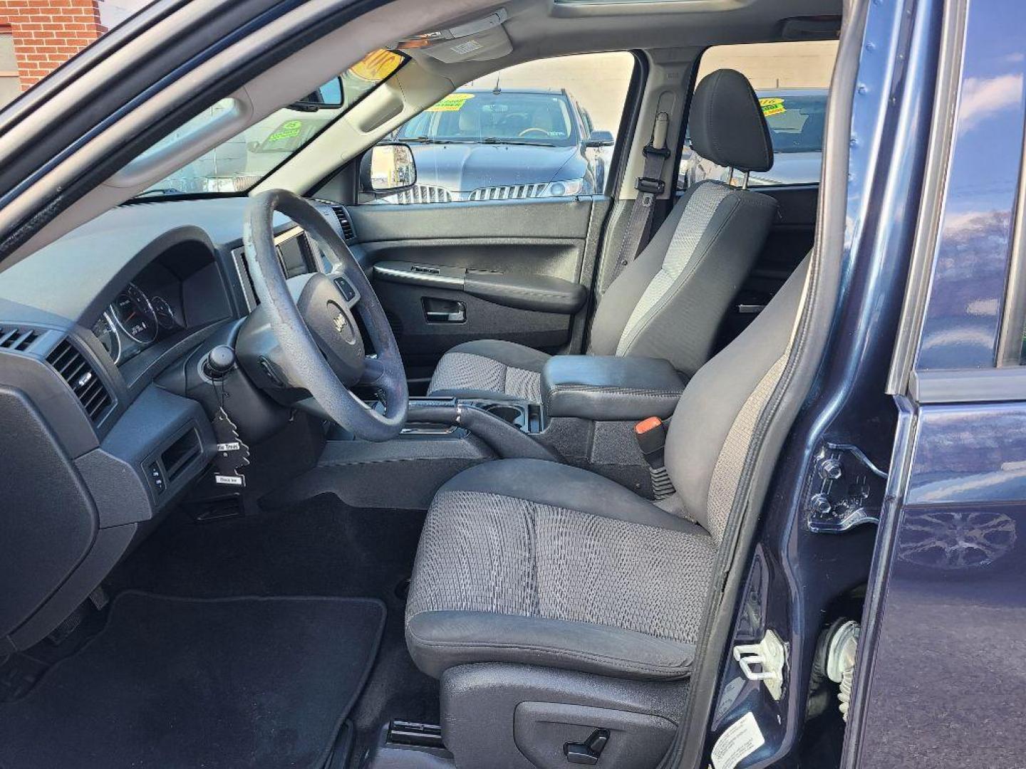 2010 BLUE JEEP GRAND CHEROKEE LAREDO (1J4PS4GK8AC) with an 3.7L engine, Automatic transmission, located at 117 North Cameron Street, Harrisburg, PA, 17101, (717) 963-8962, 40.266762, -76.875259 - WE FINANCE!!! Good Credit/ Bad Credit/ No Credit - ALL Trade-Ins Welcomed!!! ***Guaranteed Credit Approval*** APPLY ONLINE or CALL us TODAY ;) Internet Prices and Marketplace Prices are SPECIAL discounted ***CASH DEALS*** Retail Prices are higher. Please call us to discuss your cash and finan - Photo#15