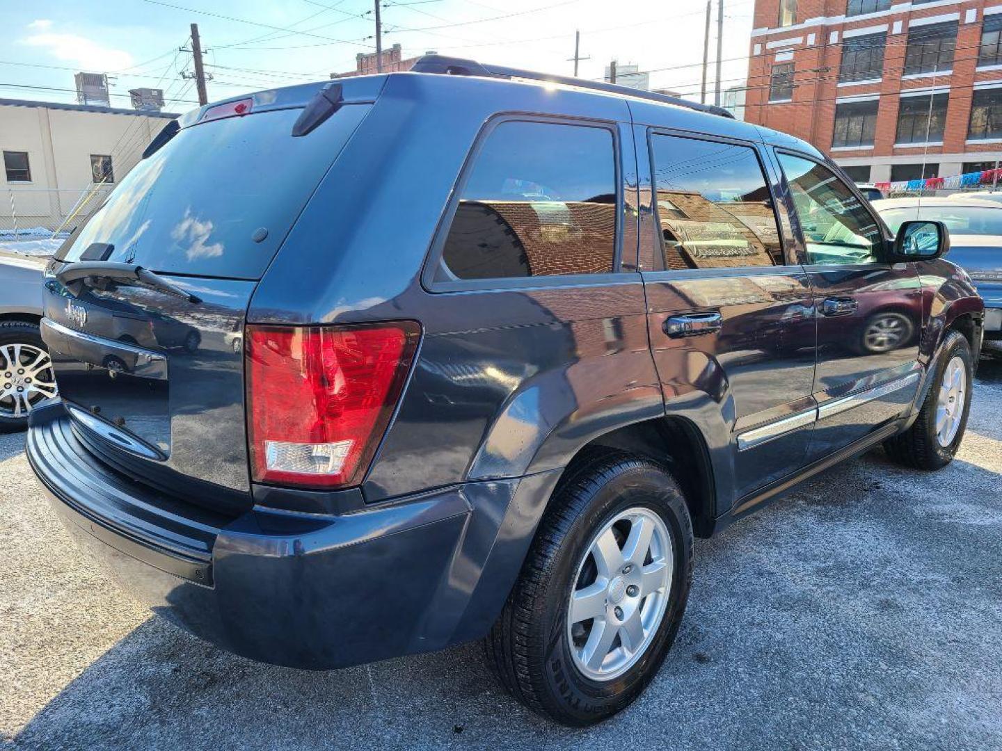 2010 BLUE JEEP GRAND CHEROKEE LAREDO (1J4PS4GK8AC) with an 3.7L engine, Automatic transmission, located at 117 North Cameron Street, Harrisburg, PA, 17101, (717) 963-8962, 40.266762, -76.875259 - WE FINANCE!!! Good Credit/ Bad Credit/ No Credit - ALL Trade-Ins Welcomed!!! ***Guaranteed Credit Approval*** APPLY ONLINE or CALL us TODAY ;) Internet Prices and Marketplace Prices are SPECIAL discounted ***CASH DEALS*** Retail Prices are higher. Please call us to discuss your cash and finan - Photo#4