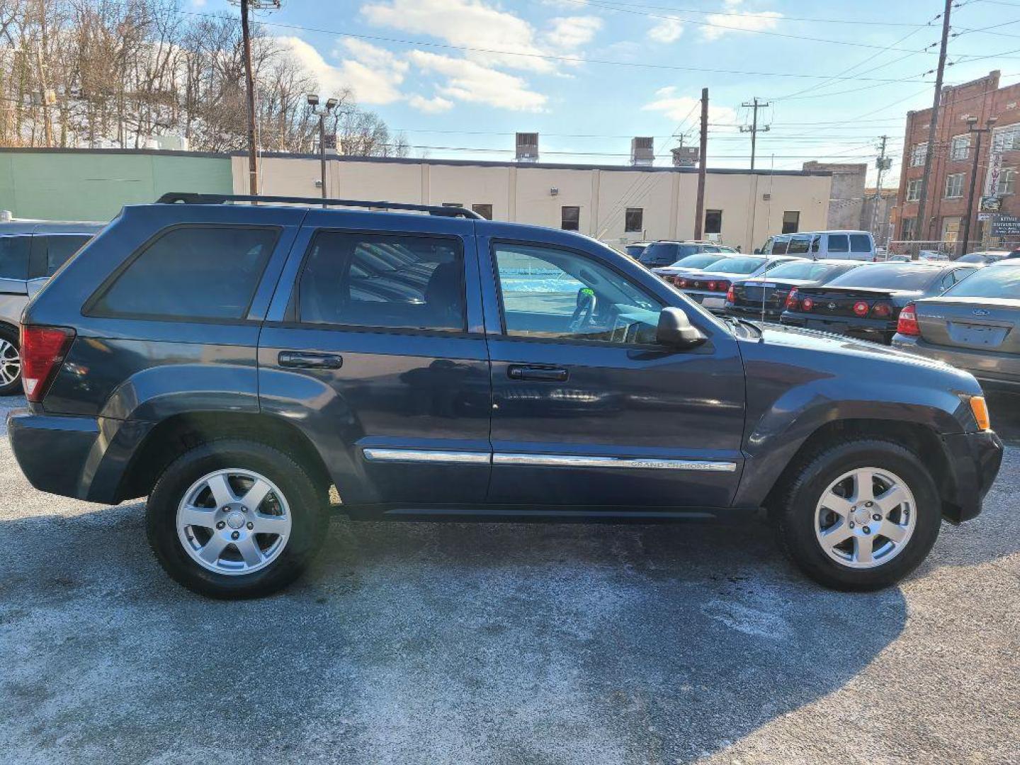 2010 BLUE JEEP GRAND CHEROKEE LAREDO (1J4PS4GK8AC) with an 3.7L engine, Automatic transmission, located at 117 North Cameron Street, Harrisburg, PA, 17101, (717) 963-8962, 40.266762, -76.875259 - WE FINANCE!!! Good Credit/ Bad Credit/ No Credit - ALL Trade-Ins Welcomed!!! ***Guaranteed Credit Approval*** APPLY ONLINE or CALL us TODAY ;) Internet Prices and Marketplace Prices are SPECIAL discounted ***CASH DEALS*** Retail Prices are higher. Please call us to discuss your cash and finan - Photo#5